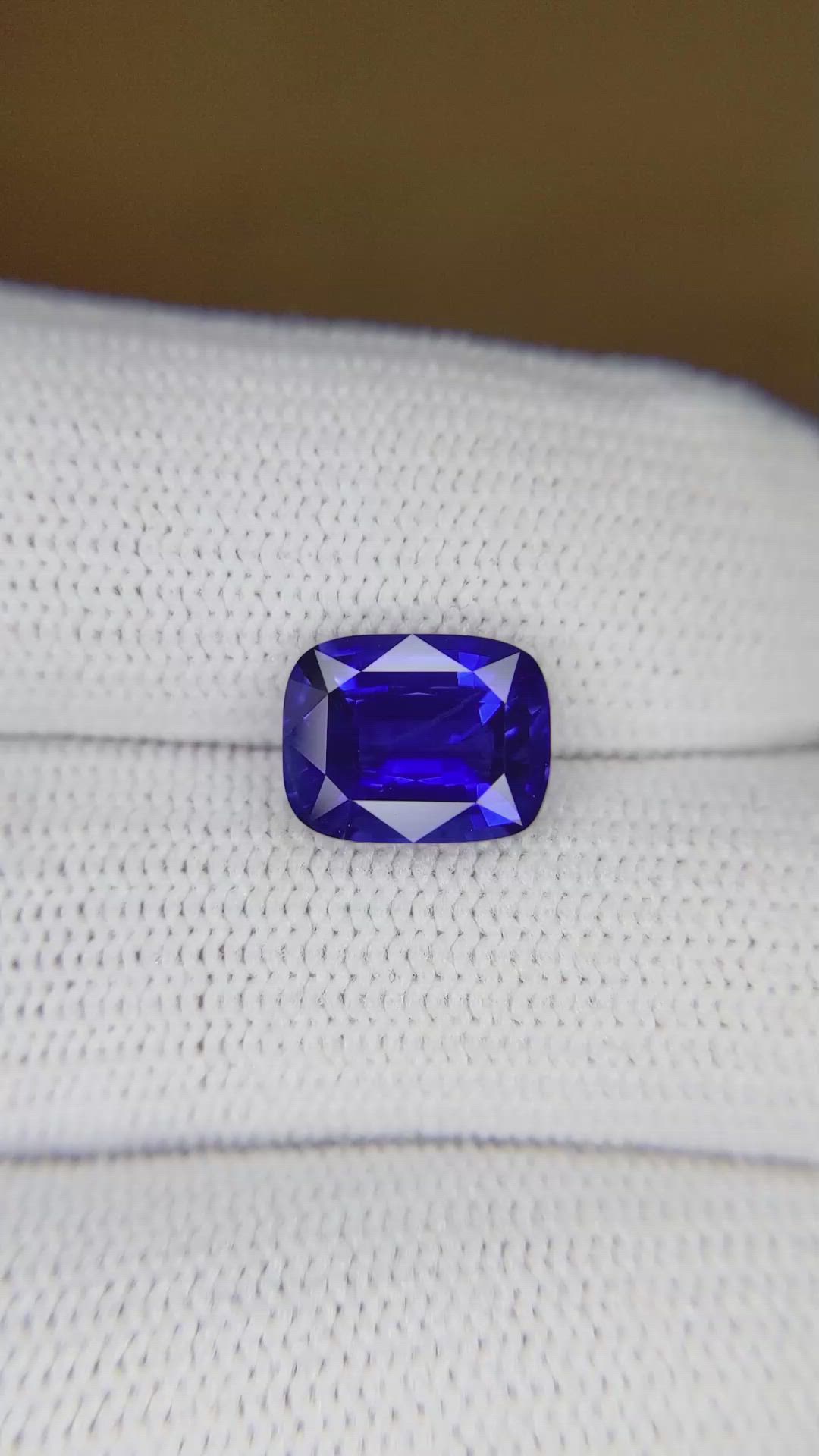 3.01 Ct. Blue Sapphire from Ceylon (Sri Lanka) Size Video