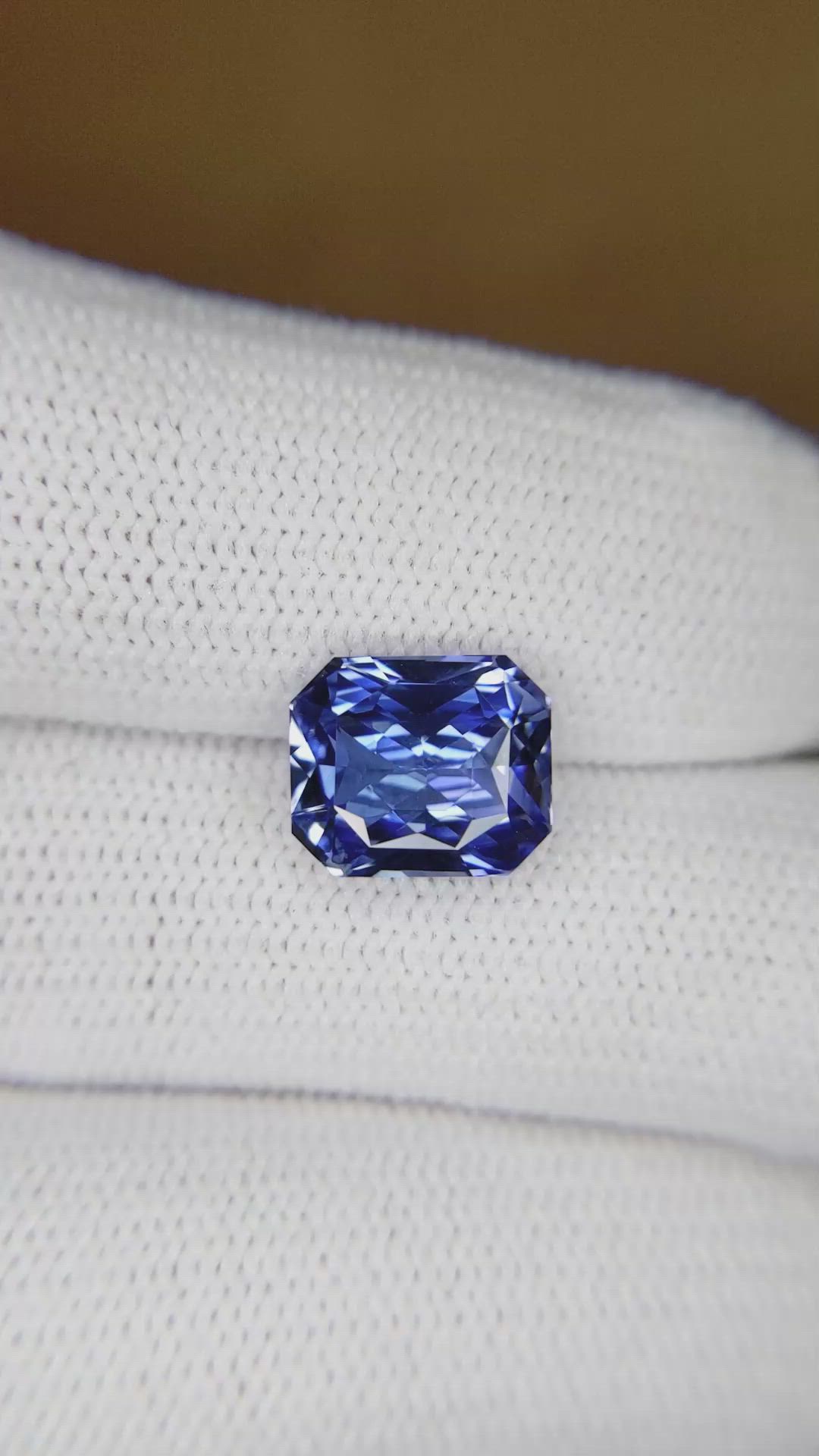 4.00 Ct. Blue Sapphire from Ceylon (Sri Lanka) Size Video