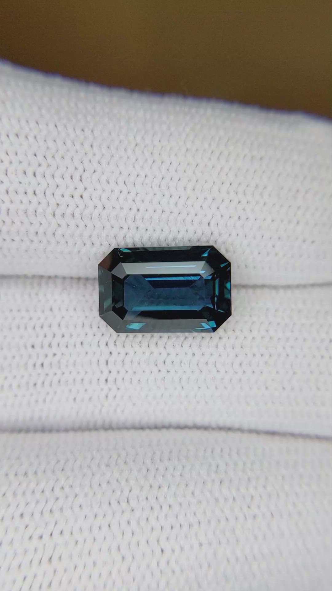 4.02 Ct. Greenish Blue Sapphire from Ceylon (Sri Lanka) Size Video