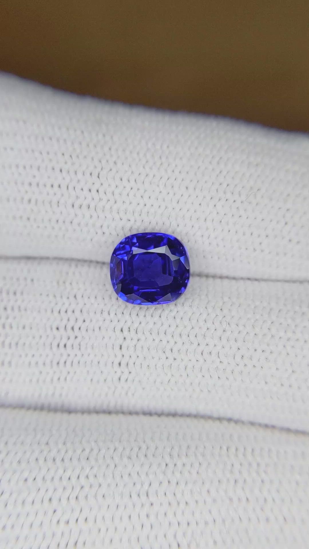 2.07 Ct. Blue Sapphire from Ceylon (Sri Lanka) Size Video