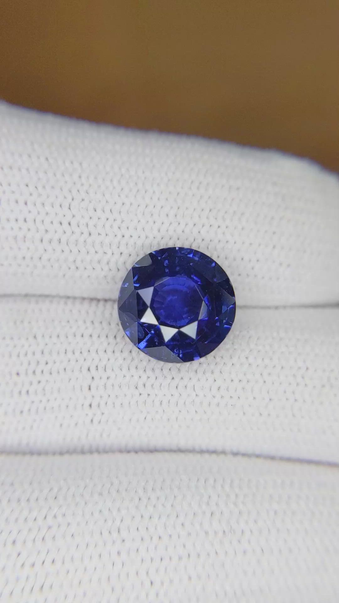 5.60 Ct. Blue Sapphire from Ceylon (Sri Lanka) Size Video