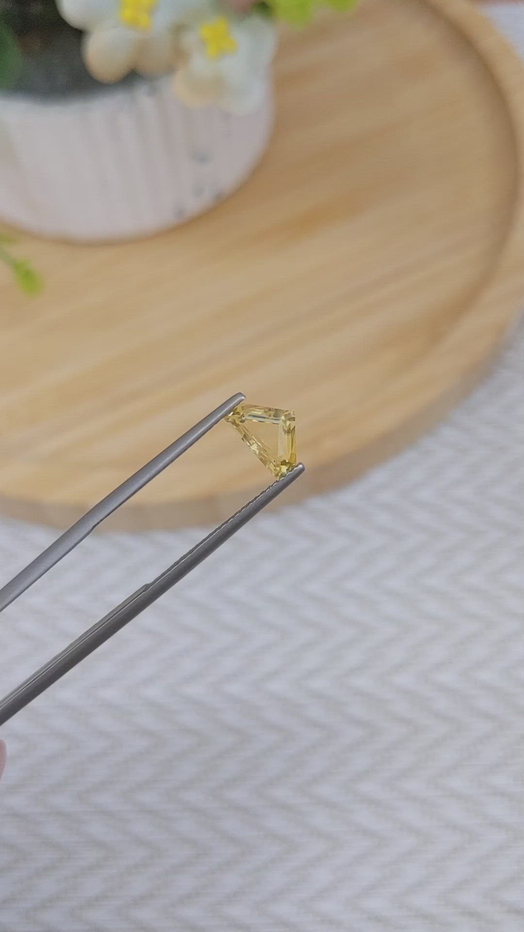 1.03 Ct. Yellow Sapphire from Ceylon (Sri Lanka) Size Video