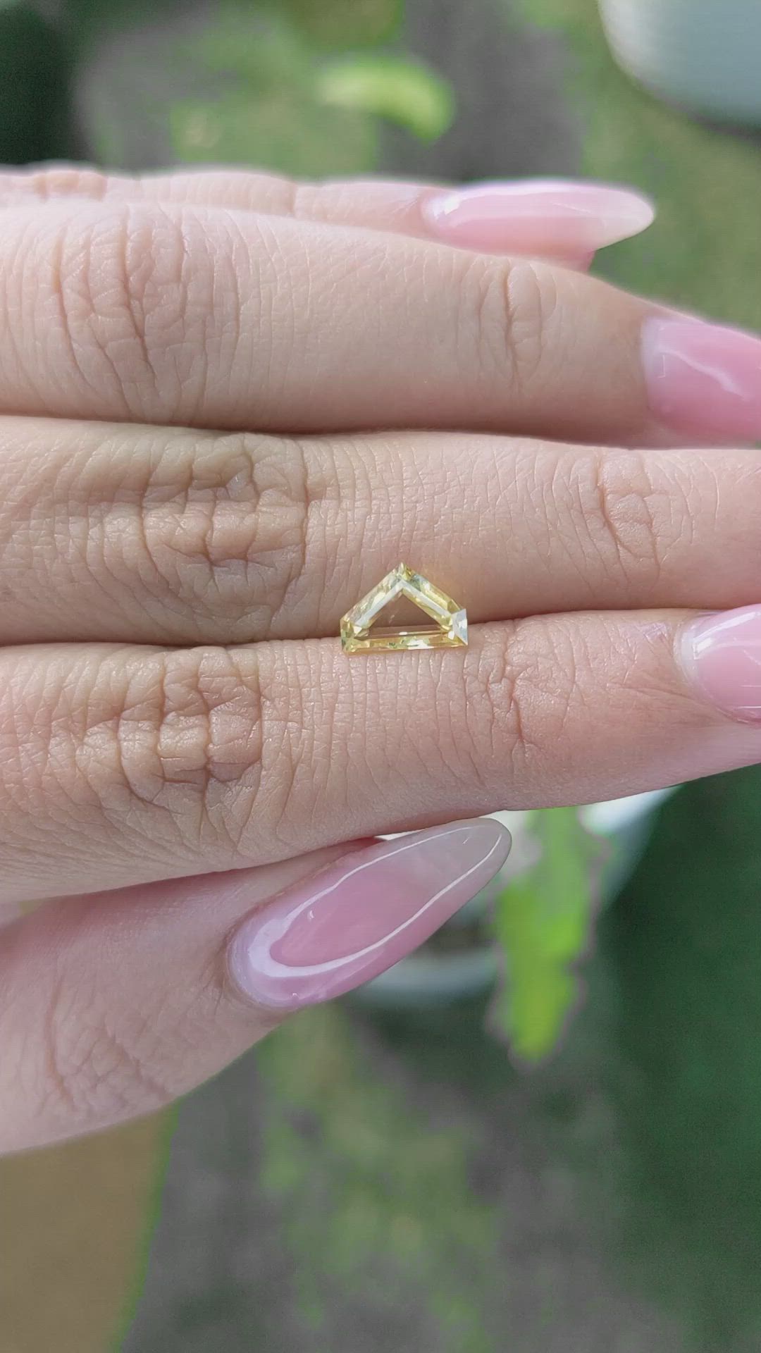 1.03 Ct. Yellow Sapphire from Ceylon (Sri Lanka) Size Video