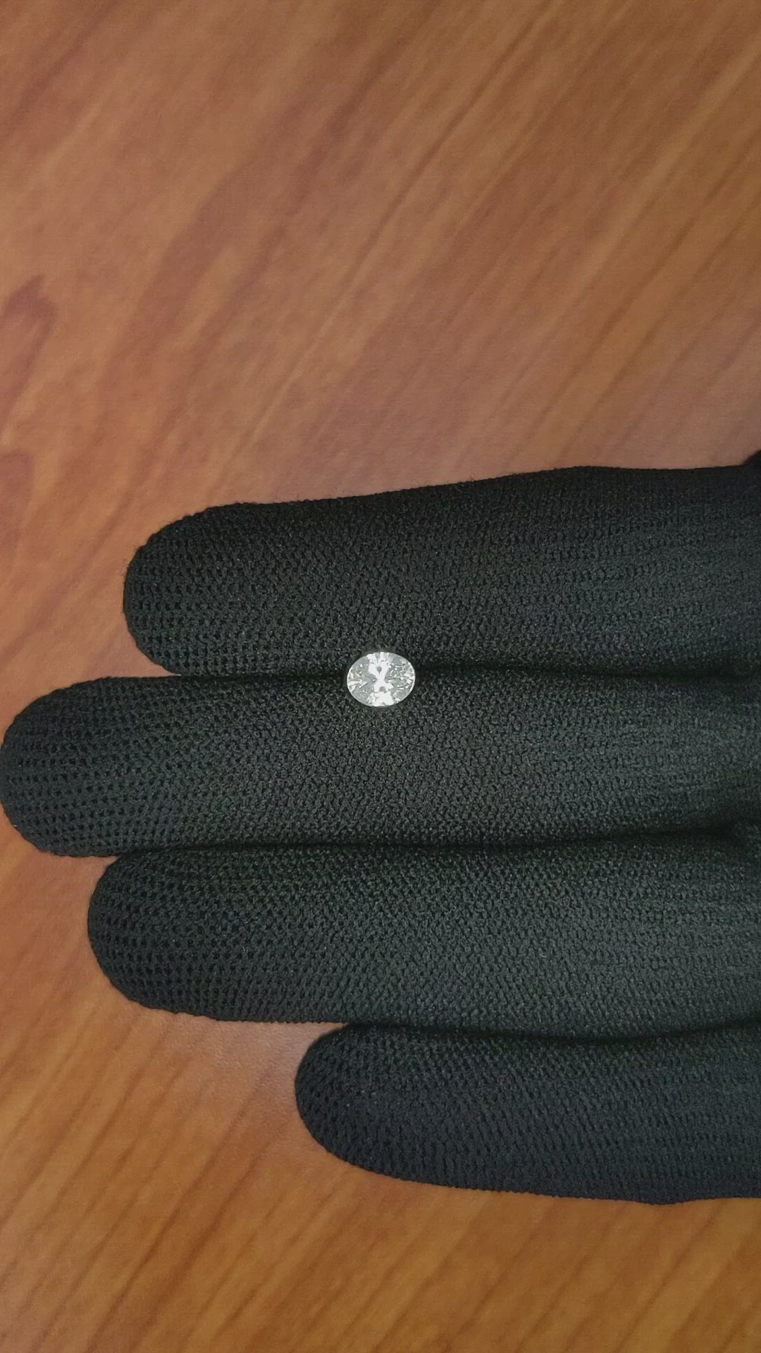 0.86 Ct. White Sapphire from Ceylon (Sri Lanka) Size Video