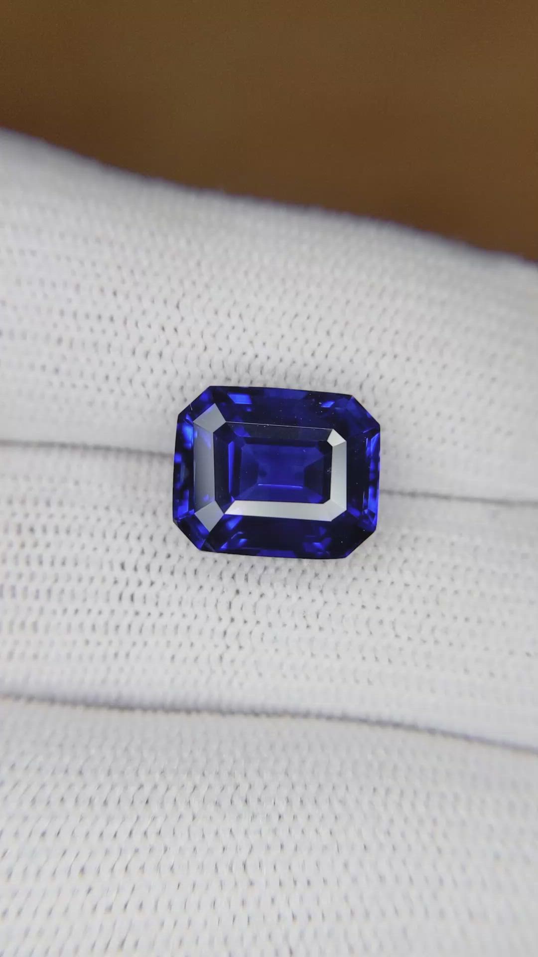 7.32 Ct. Blue Sapphire from Ceylon (Sri Lanka) Size Video