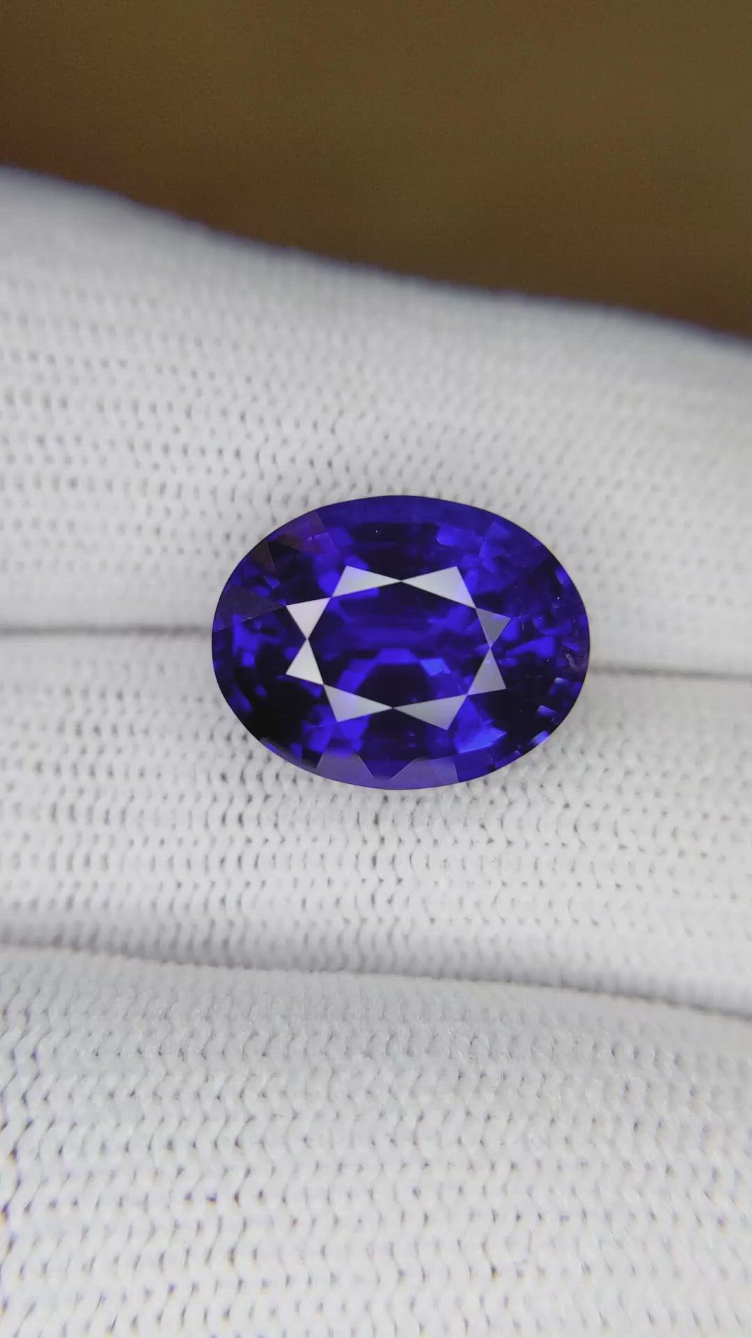 9.90 Ct. Blue Sapphire from Ceylon (Sri Lanka) Size Video