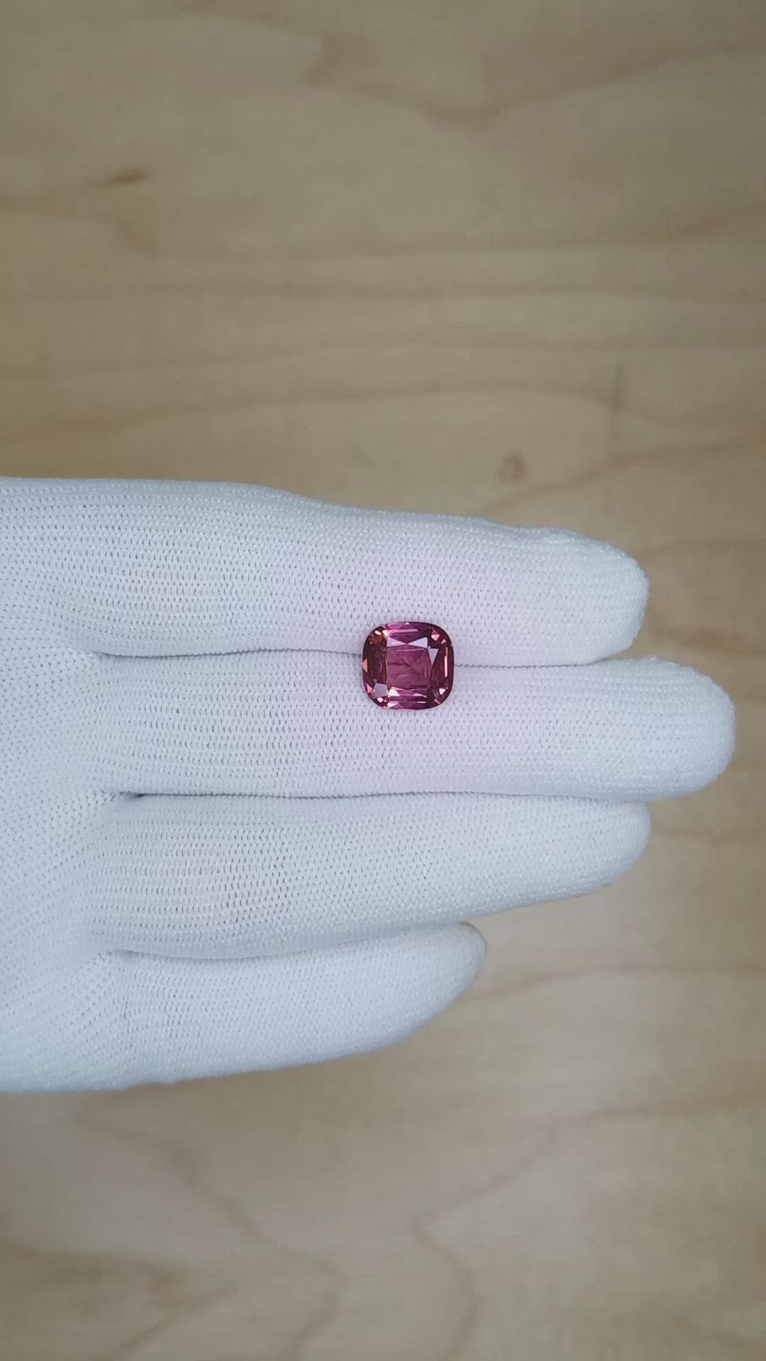 4.02 Ct. Purplish Pink Sapphire from Ceylon (Sri Lanka) Size Video
