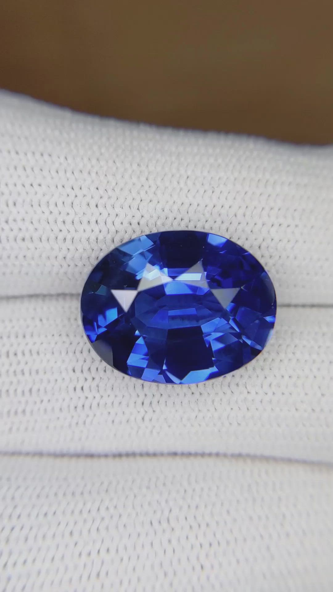 14.15 Ct. Blue Sapphire from Ceylon (Sri Lanka) Size Video