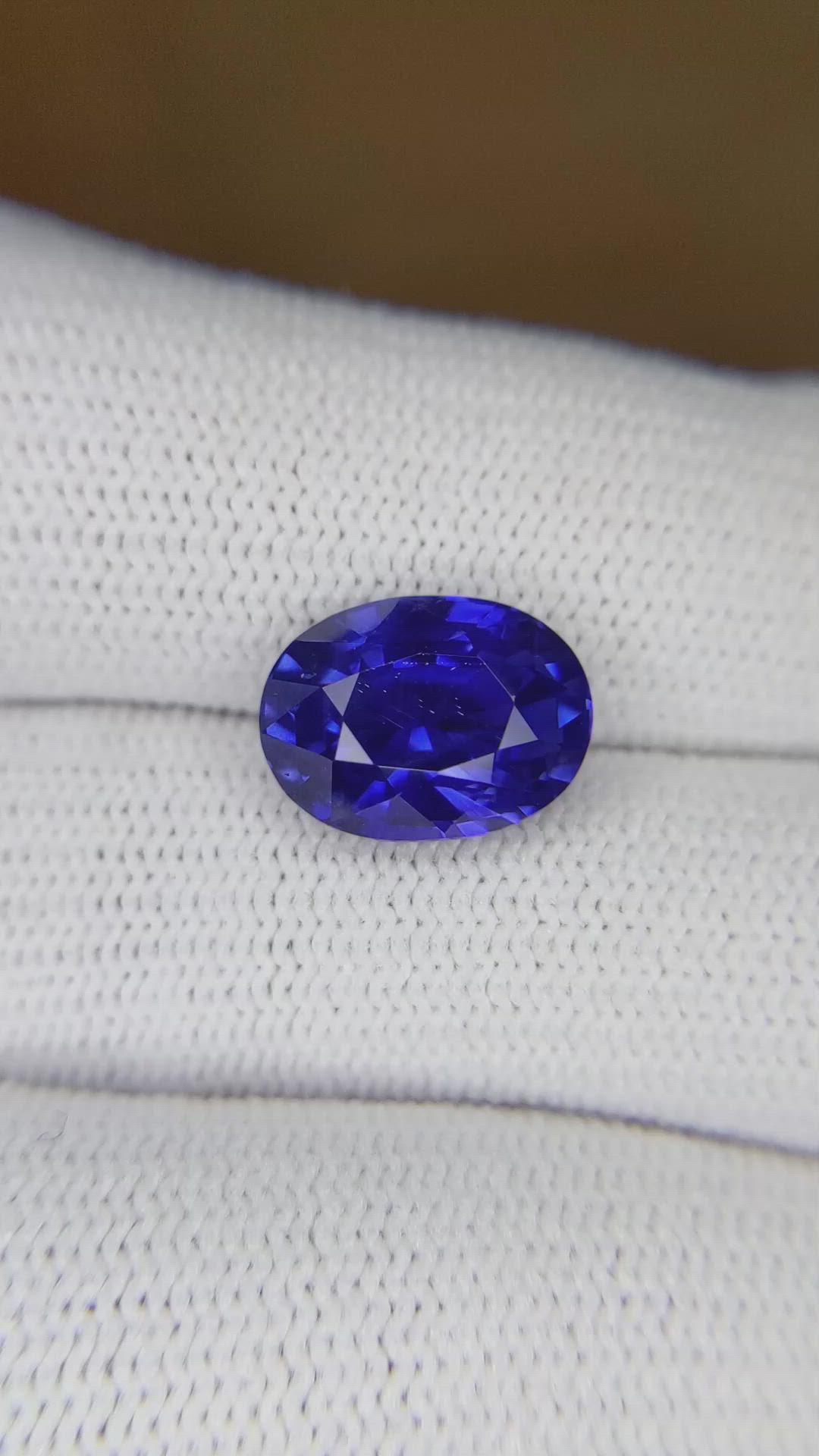 5.25 Ct. Blue Sapphire from Ceylon (Sri Lanka) Size Video