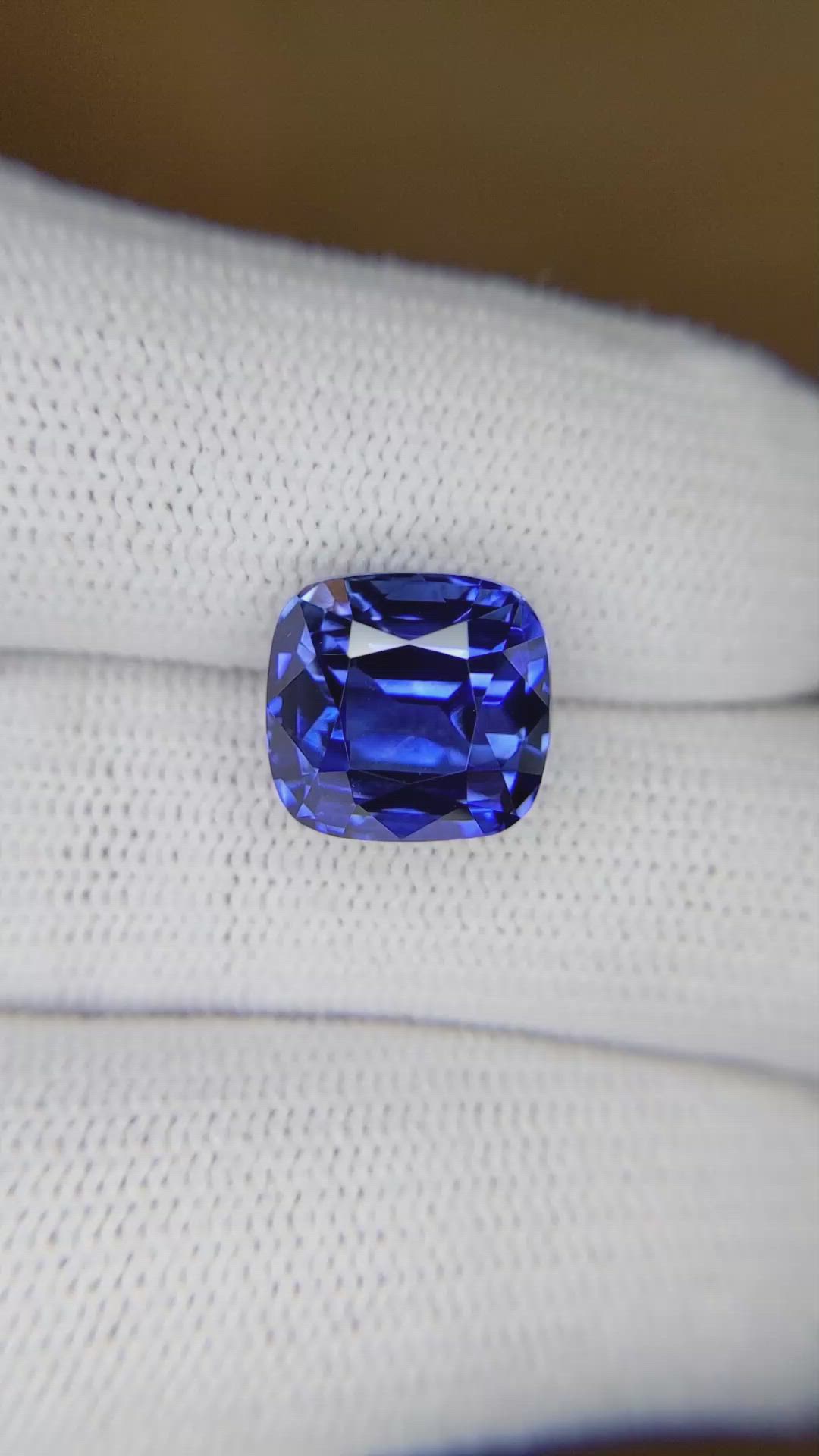 7.69 Ct. Blue Sapphire from Ceylon (Sri Lanka) Size Video