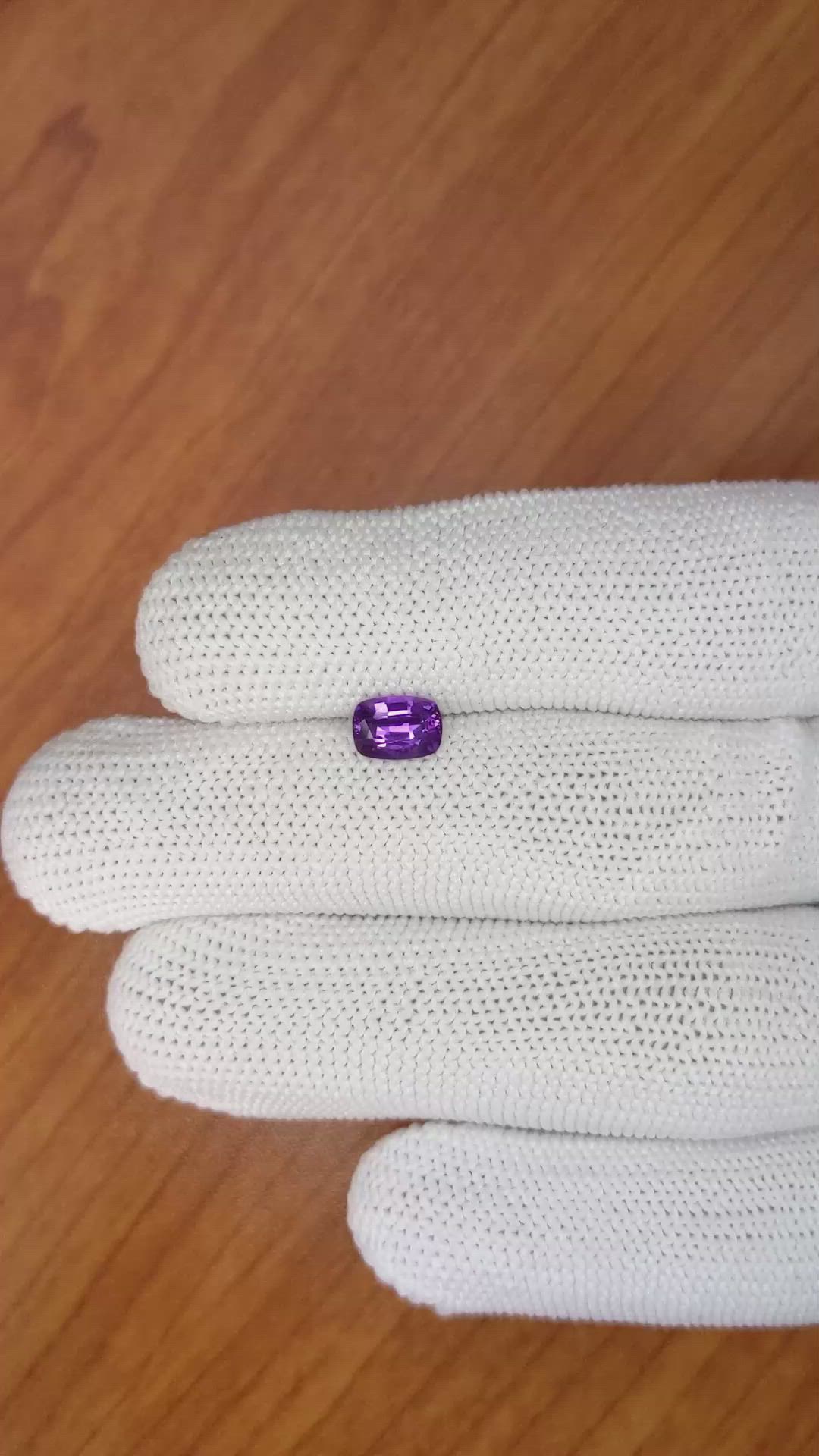 1.03 Ct. Pinkish Purple Sapphire from Ceylon (Sri Lanka) Size Video
