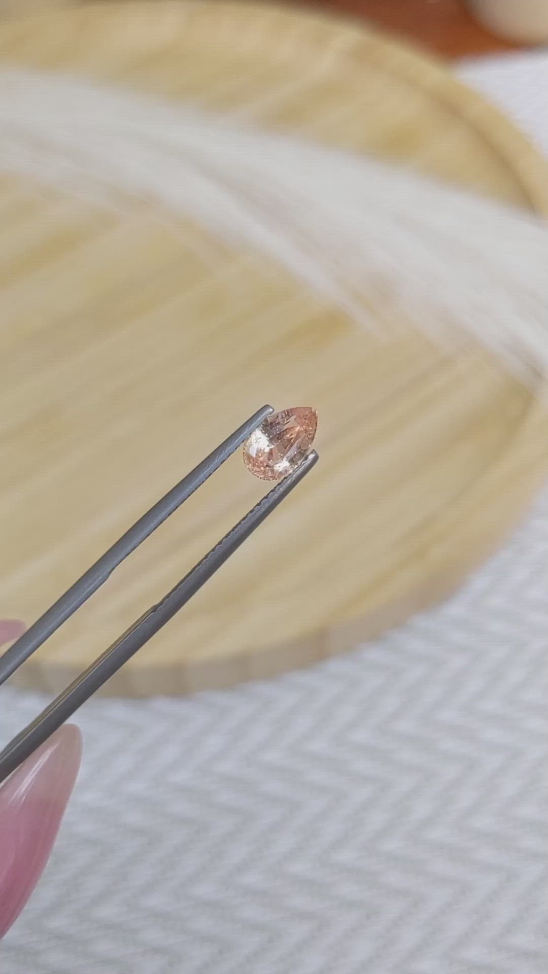 1.20 Ct. Padparadscha Sapphire from Ceylon (Sri Lanka) Size Video