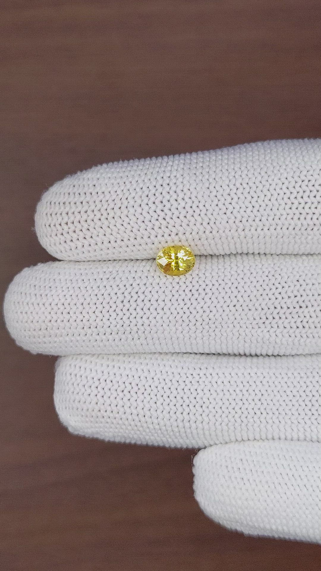 1.03 Ct. Yellow Sapphire from Ceylon (Sri Lanka) Size Video
