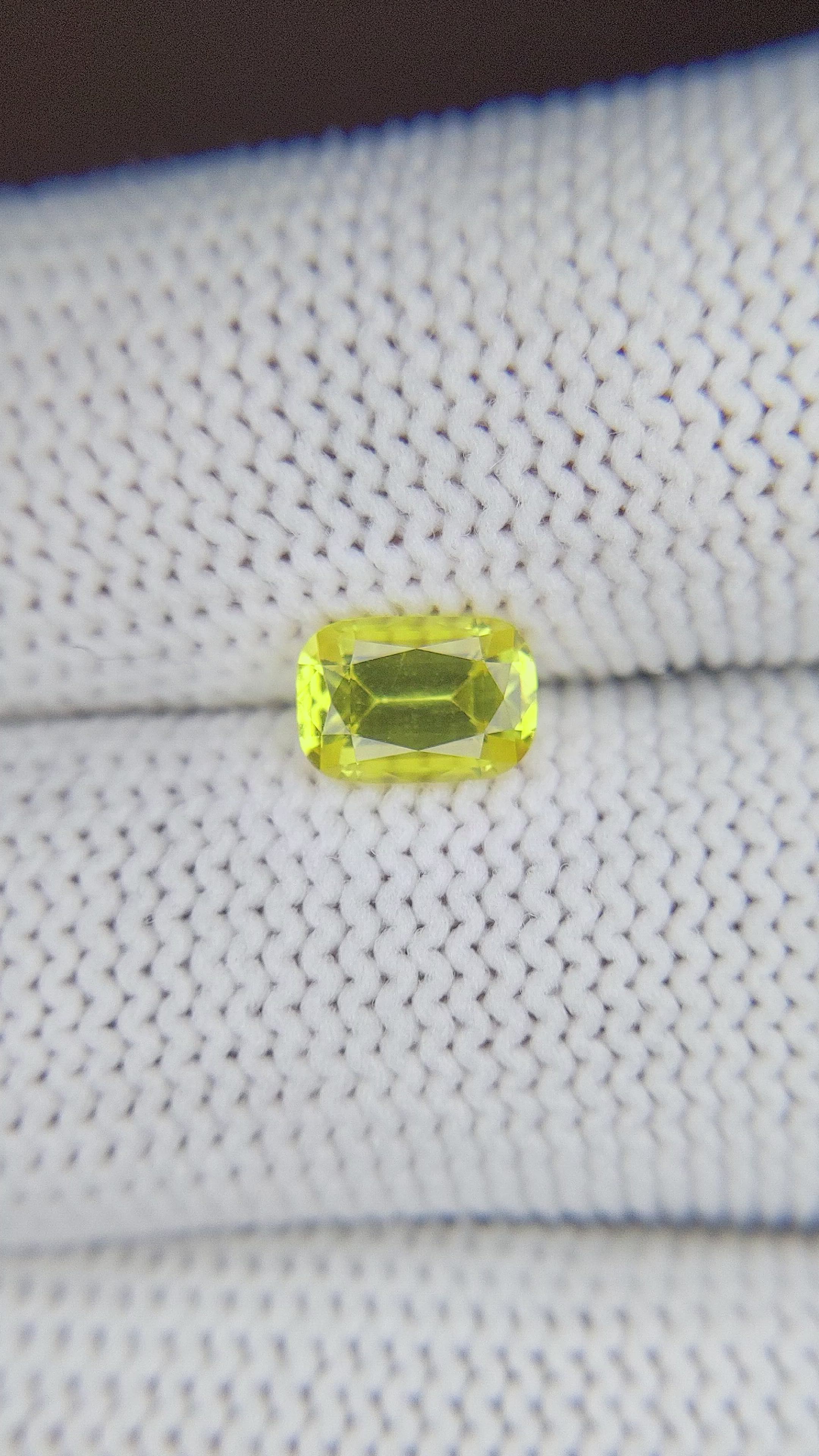 1.19 Ct. Greenish Yellow Sapphire from Ceylon (Sri Lanka) Size Video