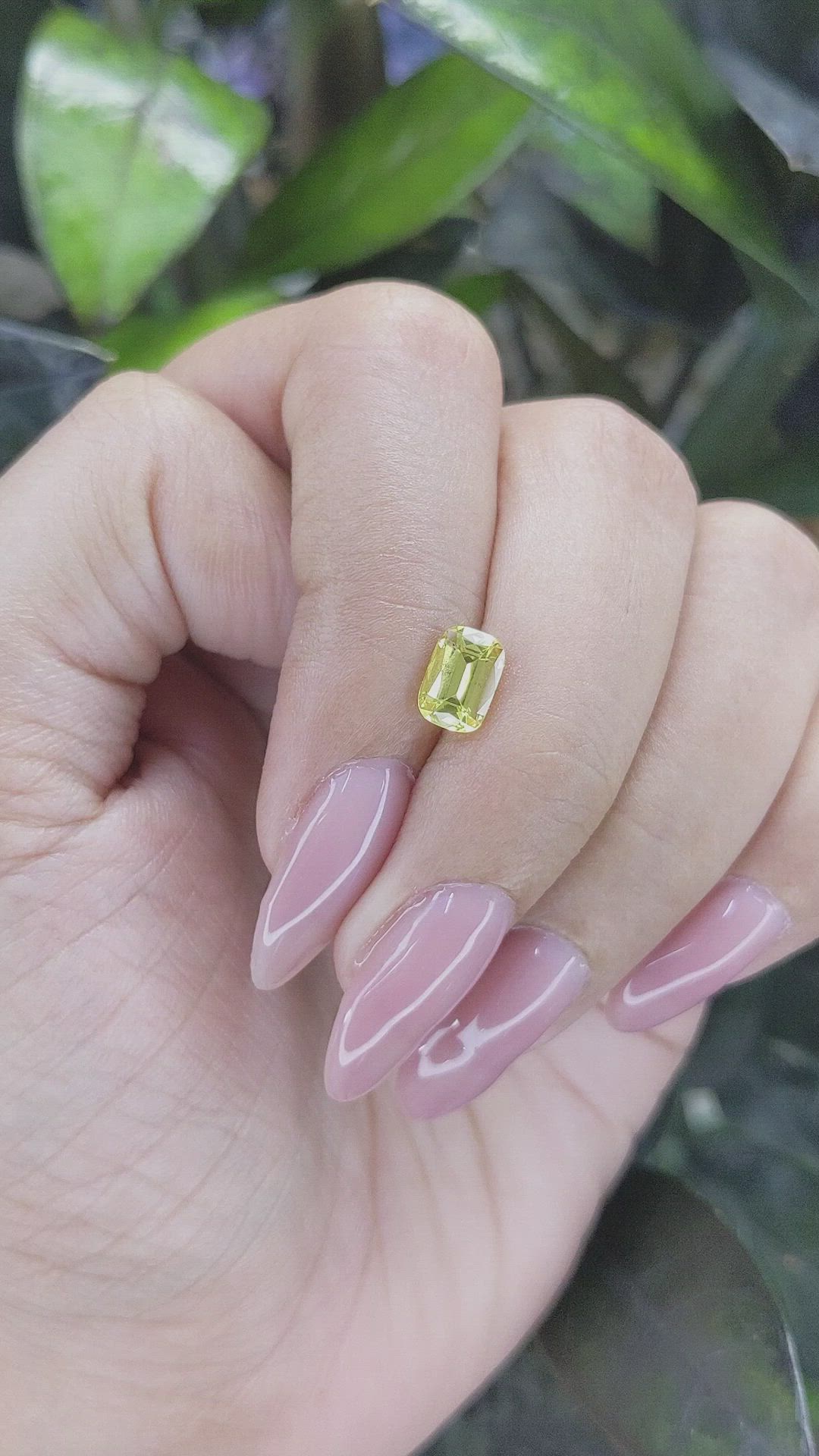 1.19 Ct. Greenish Yellow Sapphire from Ceylon (Sri Lanka) Size Video