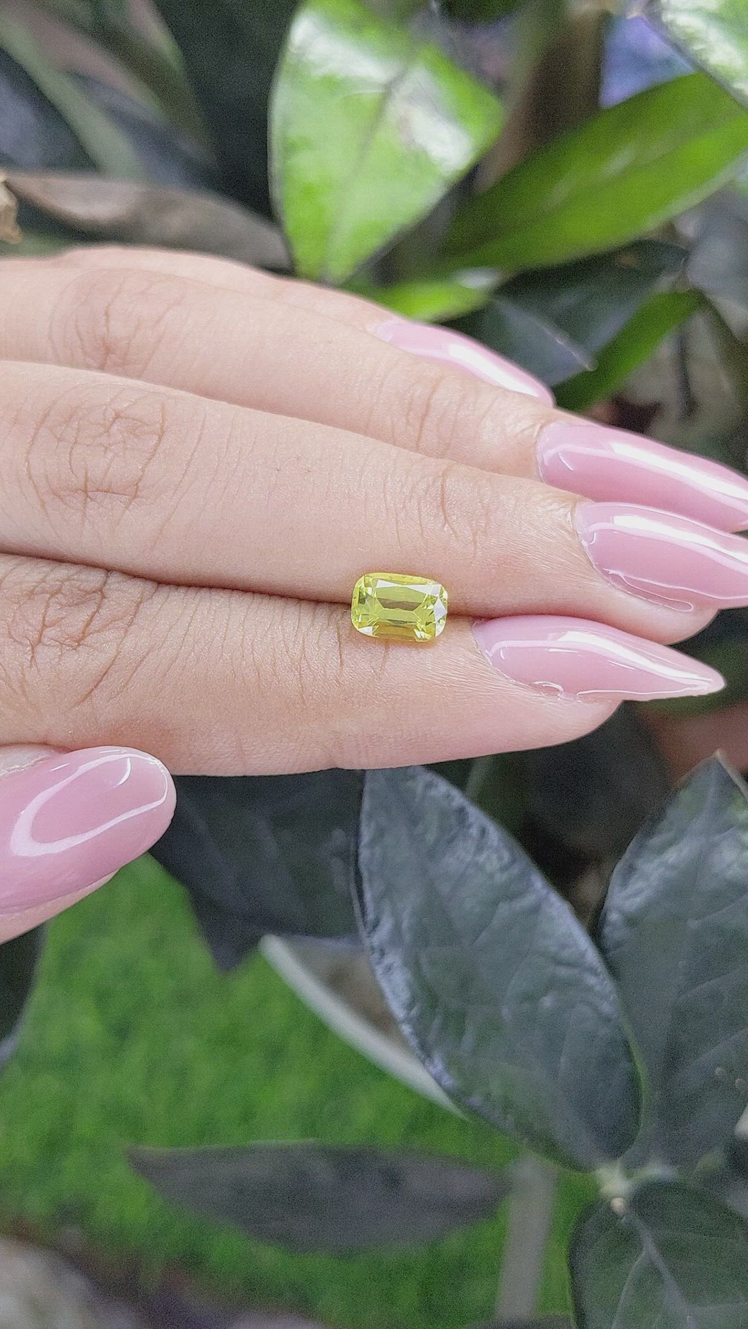 1.19 Ct. Greenish Yellow Sapphire from Ceylon (Sri Lanka) Size Video