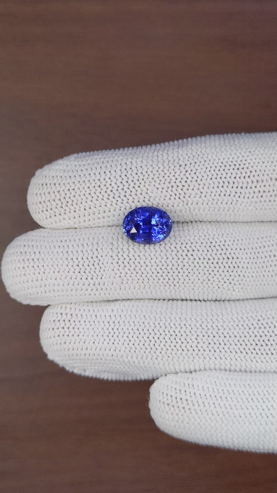 5.00 Ct. Blue Sapphire from Ceylon (Sri Lanka) Size Video