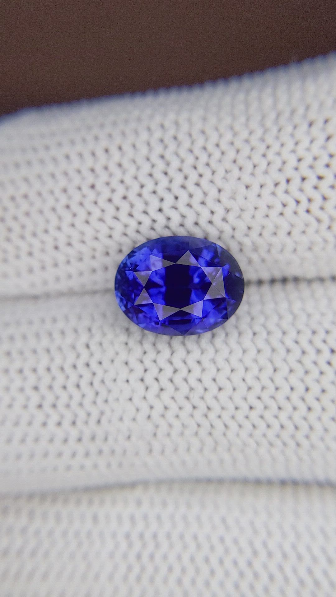 5.00 Ct. Blue Sapphire from Ceylon (Sri Lanka) Size Video