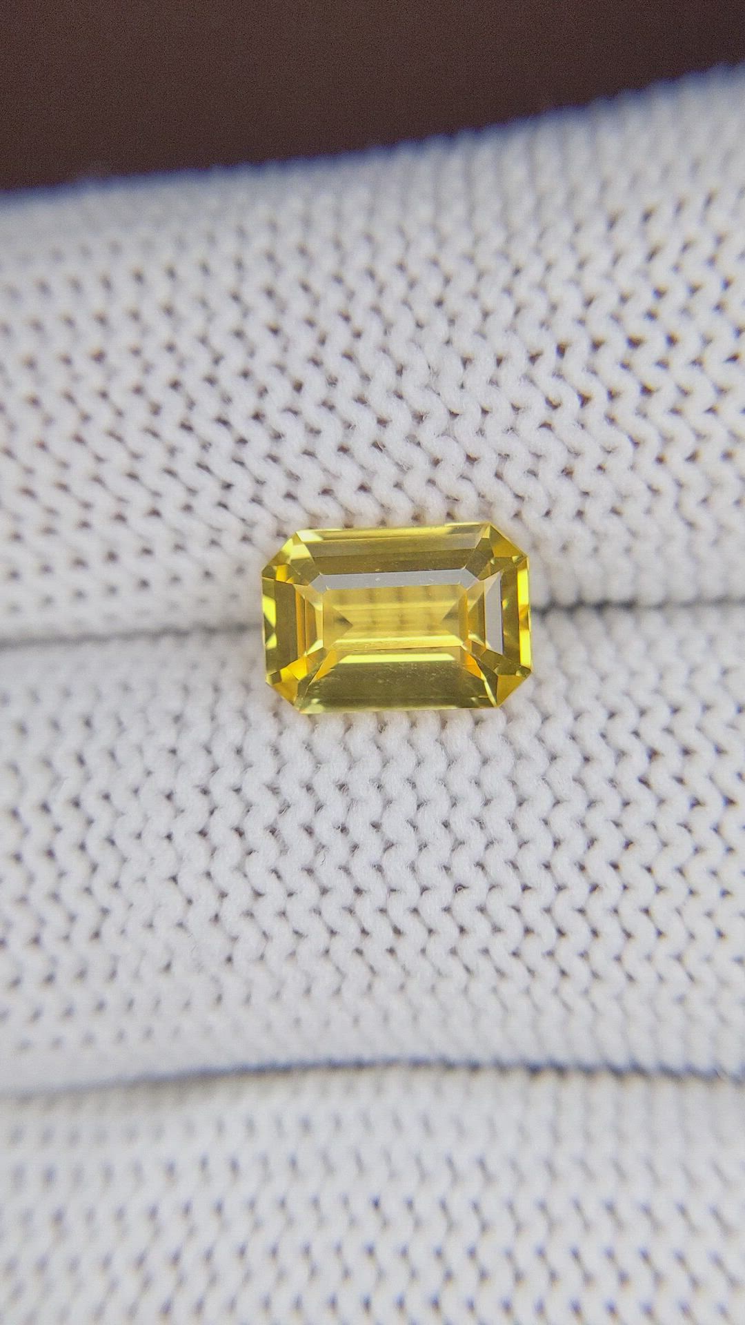 2.78 Ct. Yellow Sapphire from Ceylon (Sri Lanka) Size Video