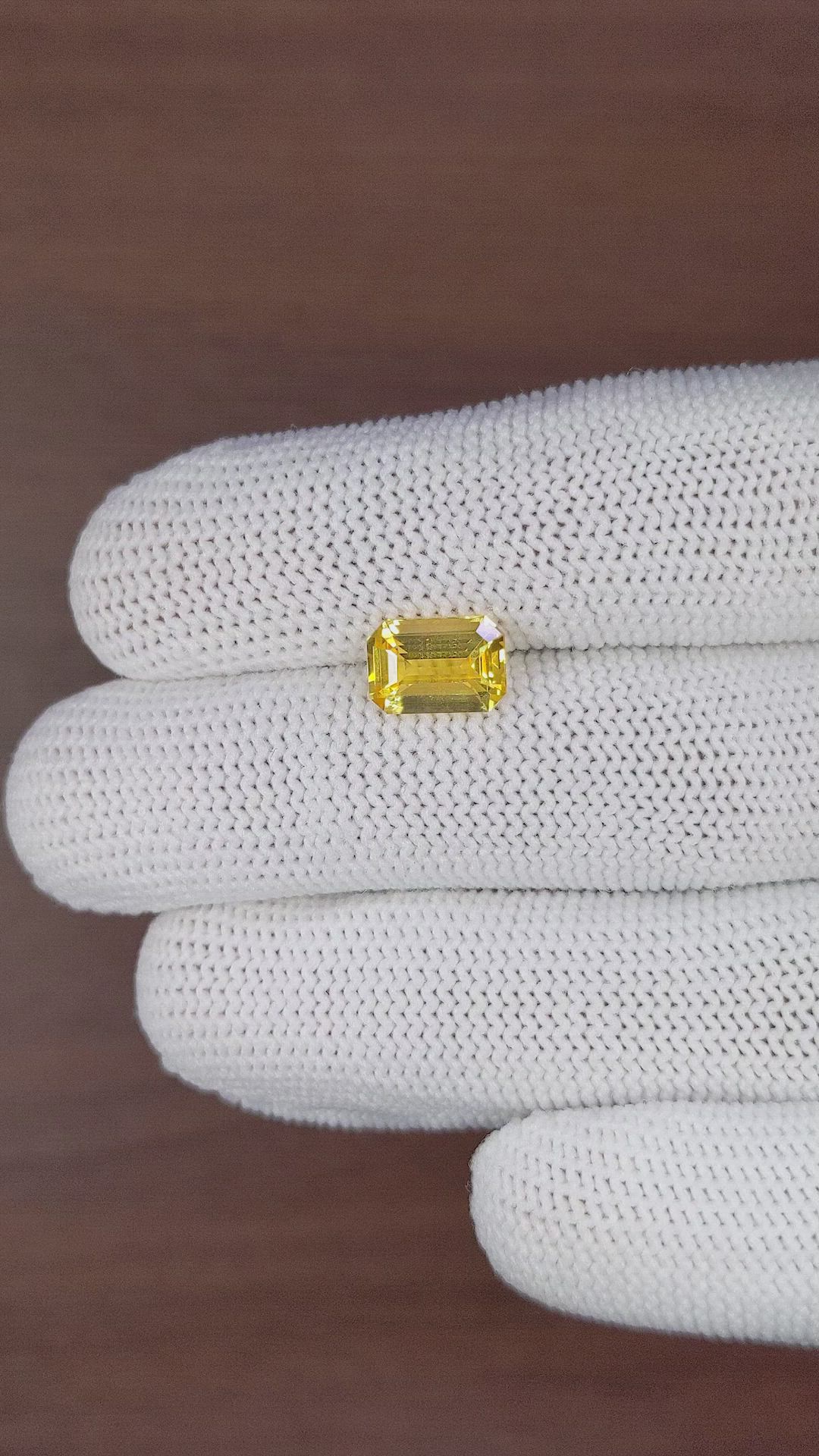 2.78 Ct. Yellow Sapphire from Ceylon (Sri Lanka) Size Video