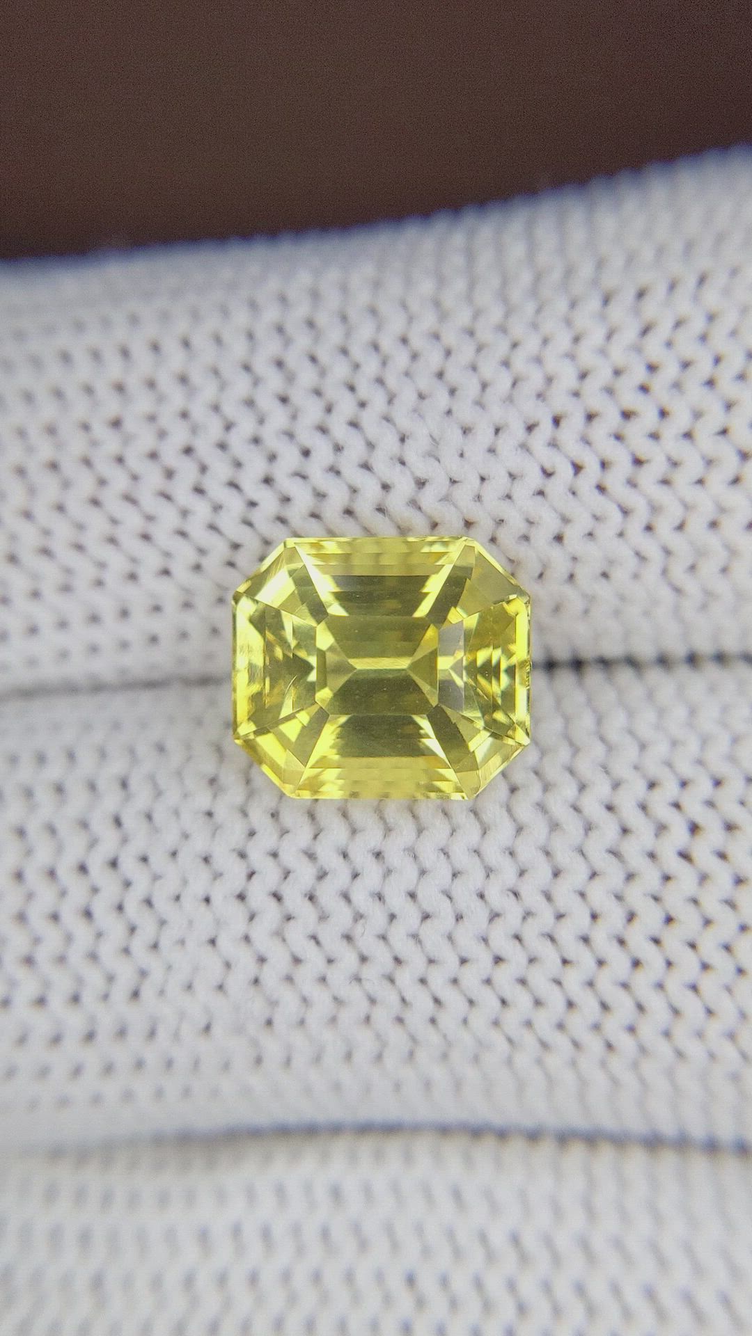 6.57 Ct. Yellow Sapphire from Ceylon (Sri Lanka) Size Video