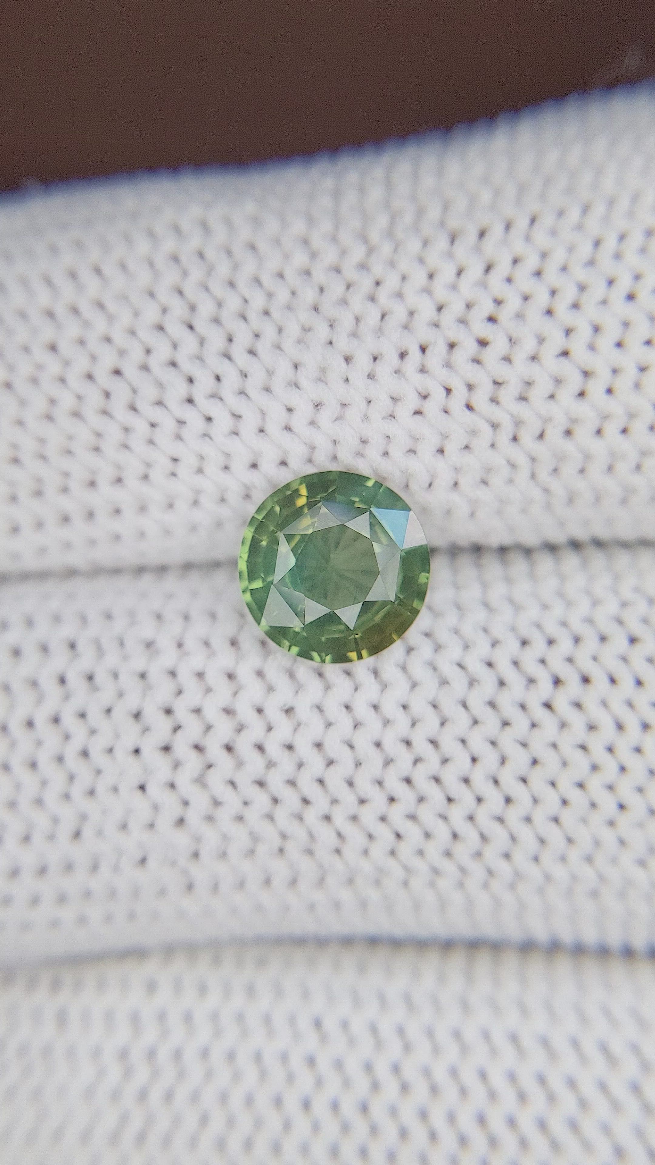 2.13 Ct. Yellowish Green Sapphire from Ceylon (Sri Lanka) Size Video