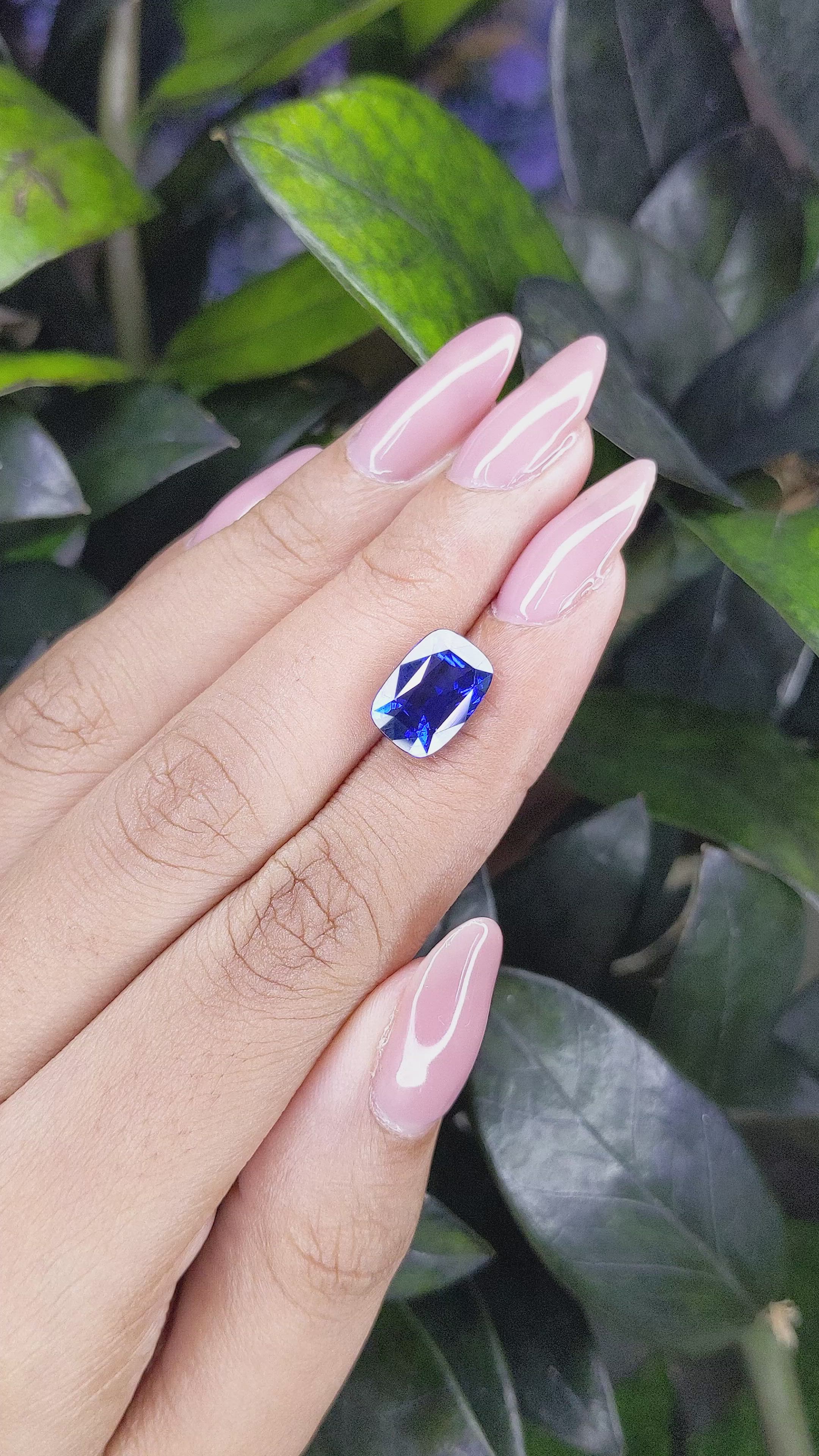 5.04 Ct. Blue Sapphire from Ceylon (Sri Lanka) Size Video