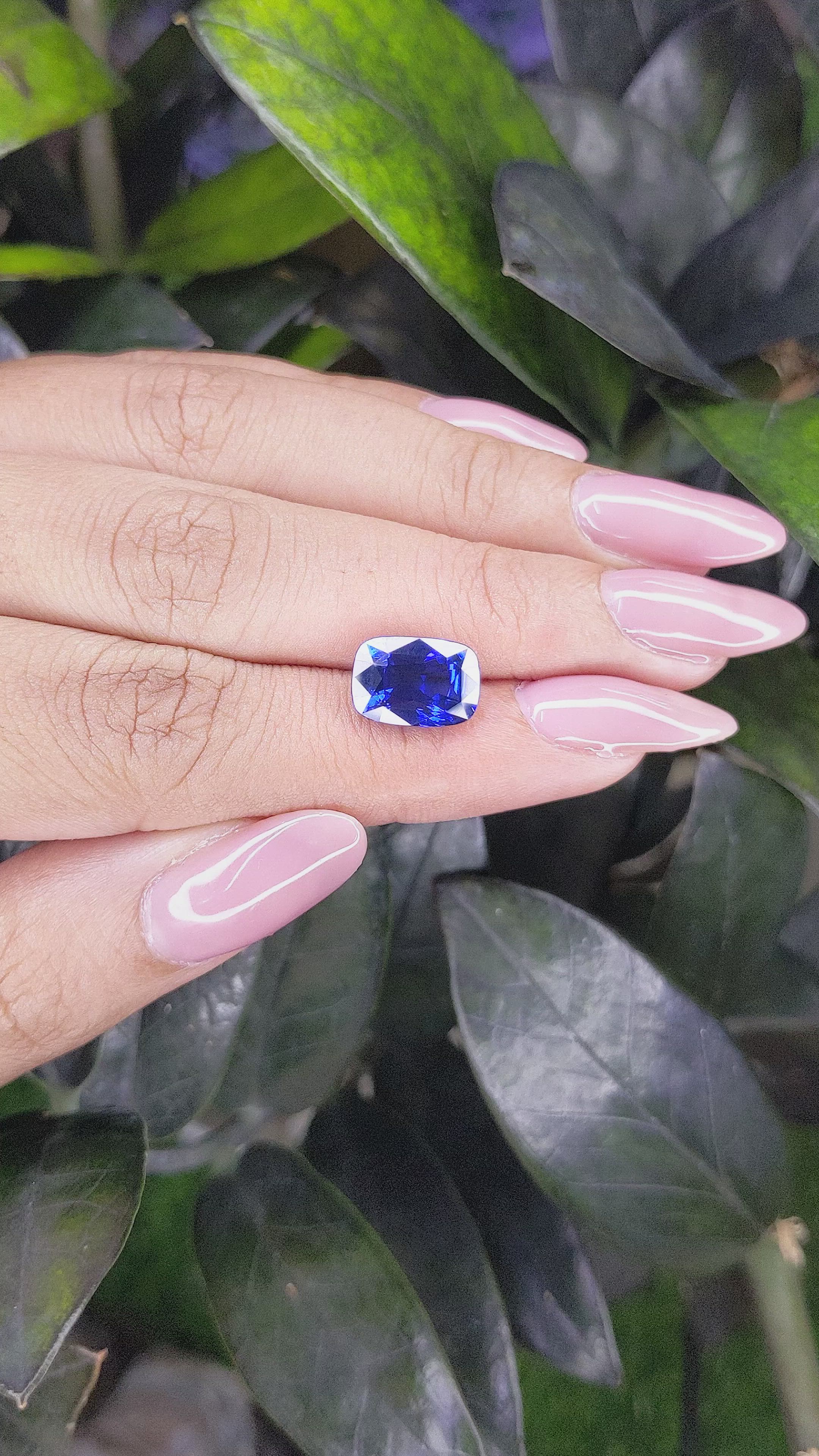 5.04 Ct. Blue Sapphire from Ceylon (Sri Lanka) Size Video