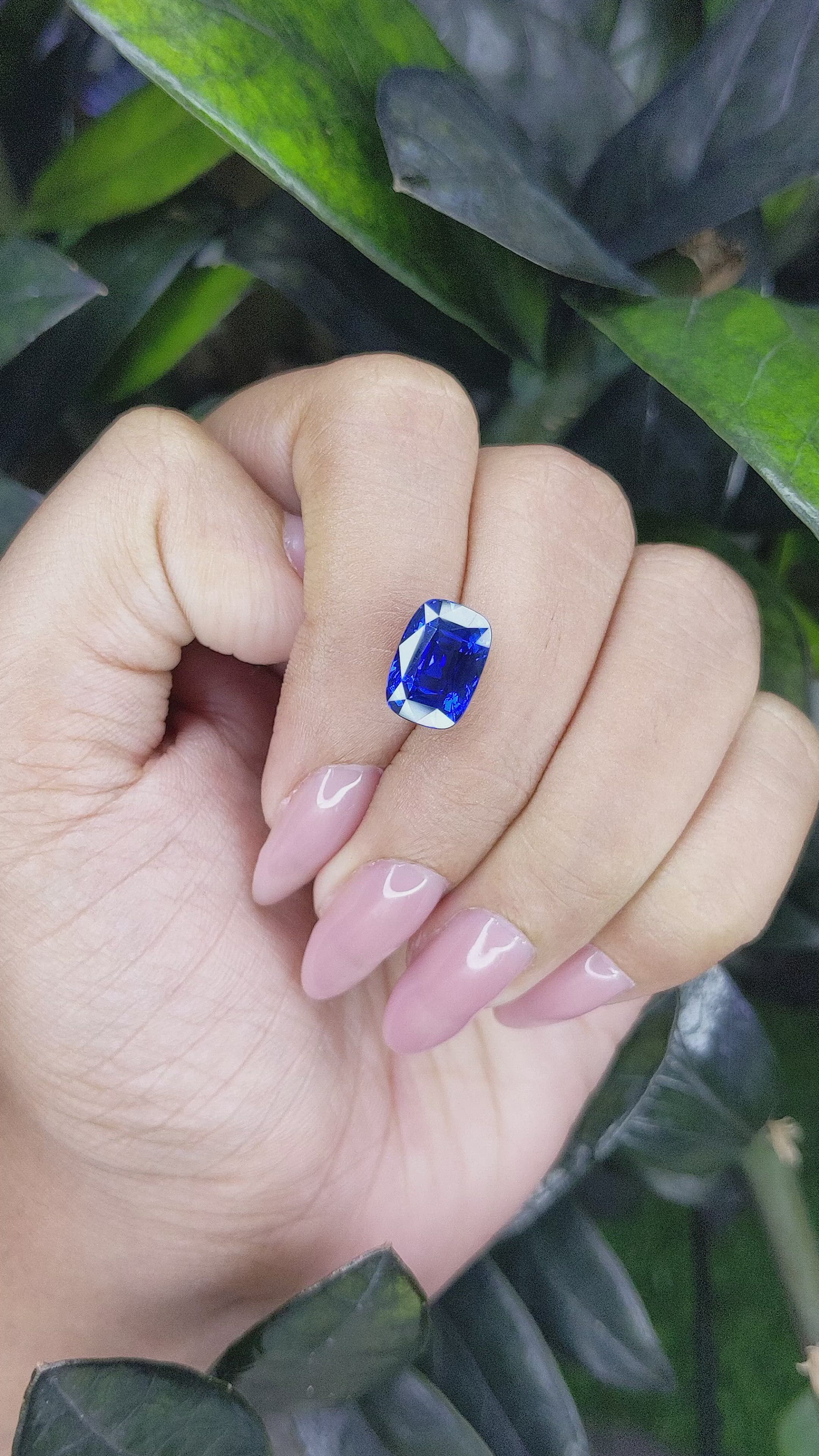 5.04 Ct. Blue Sapphire from Ceylon (Sri Lanka) Size Video