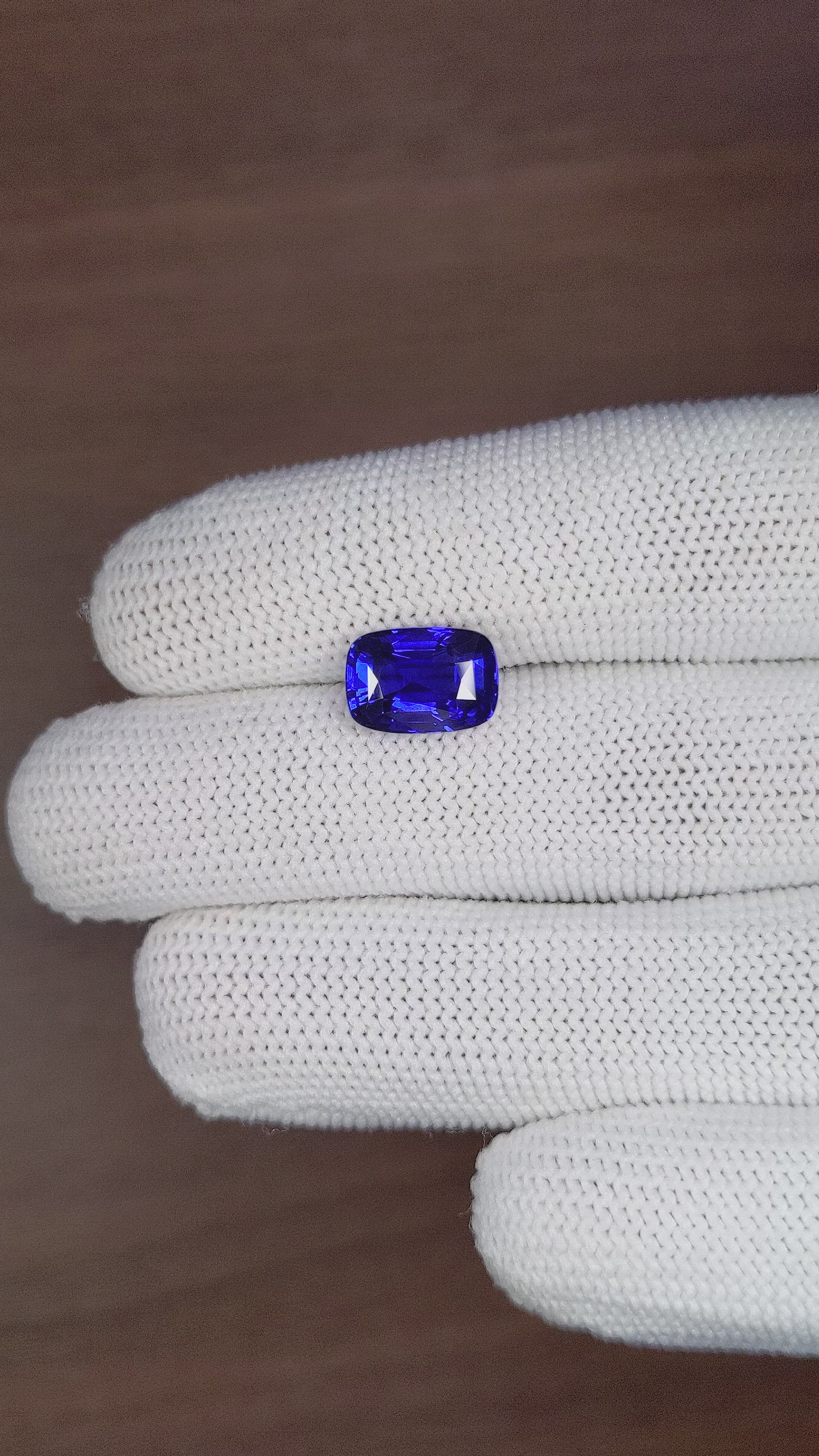 5.04 Ct. Blue Sapphire from Ceylon (Sri Lanka) Size Video
