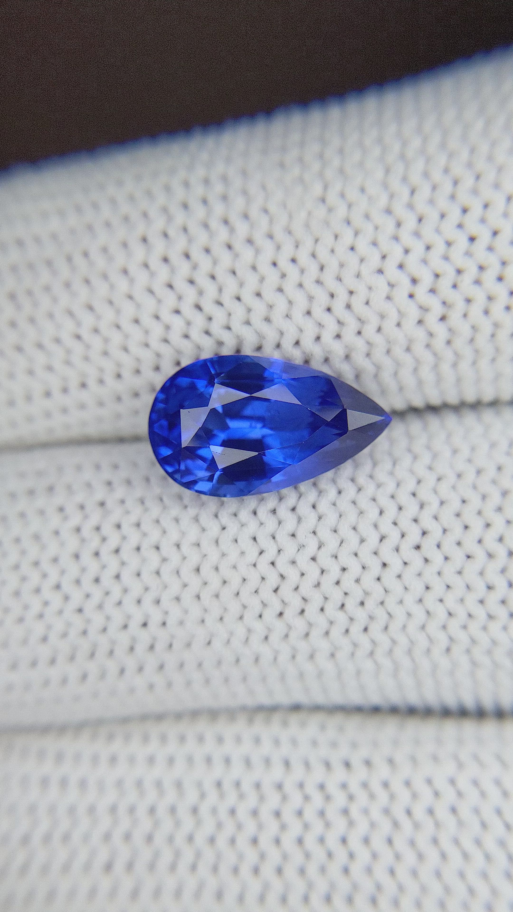 5.06 Ct. Blue Sapphire from Ceylon (Sri Lanka) Size Video