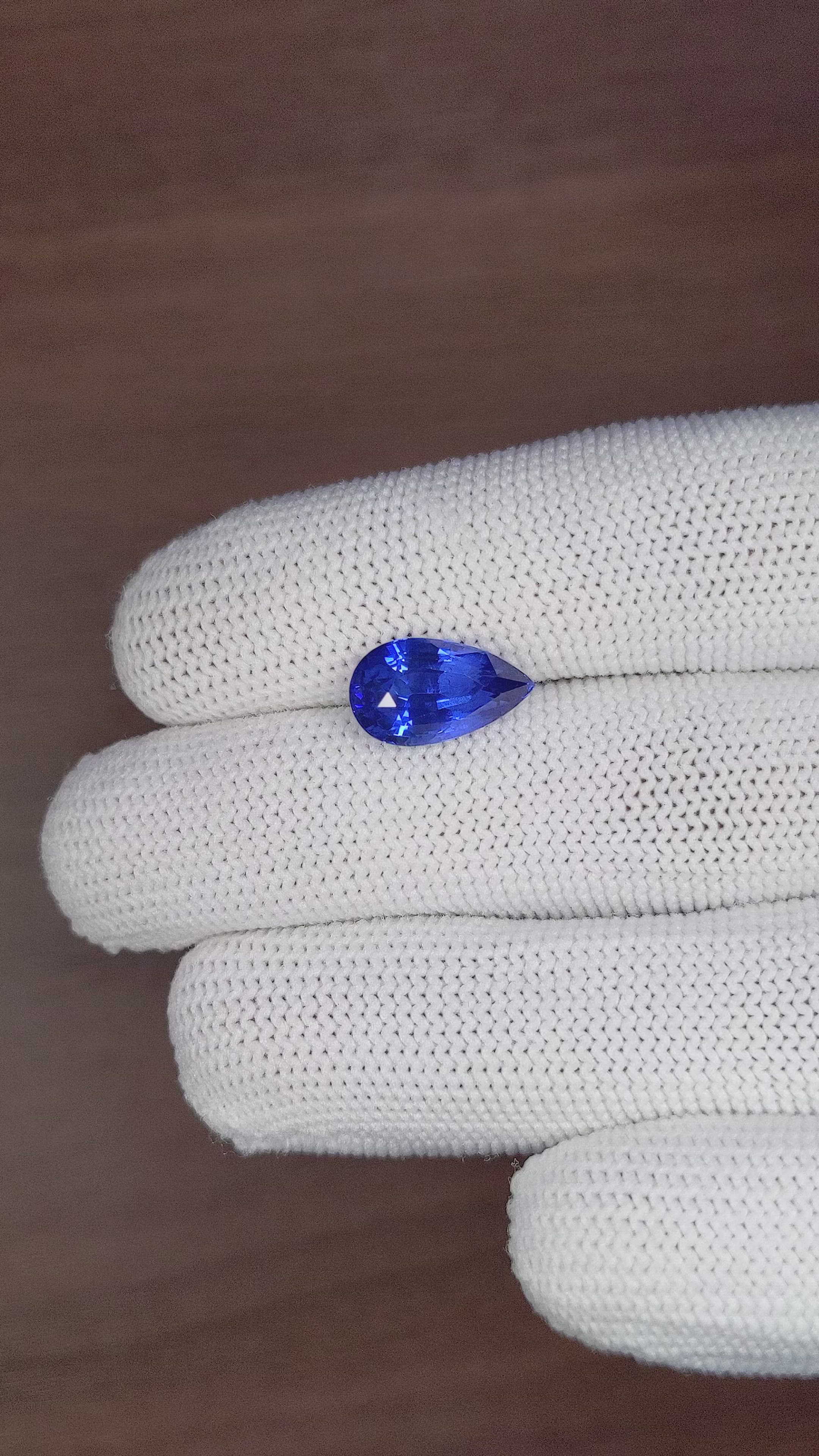 5.06 Ct. Blue Sapphire from Ceylon (Sri Lanka) Size Video