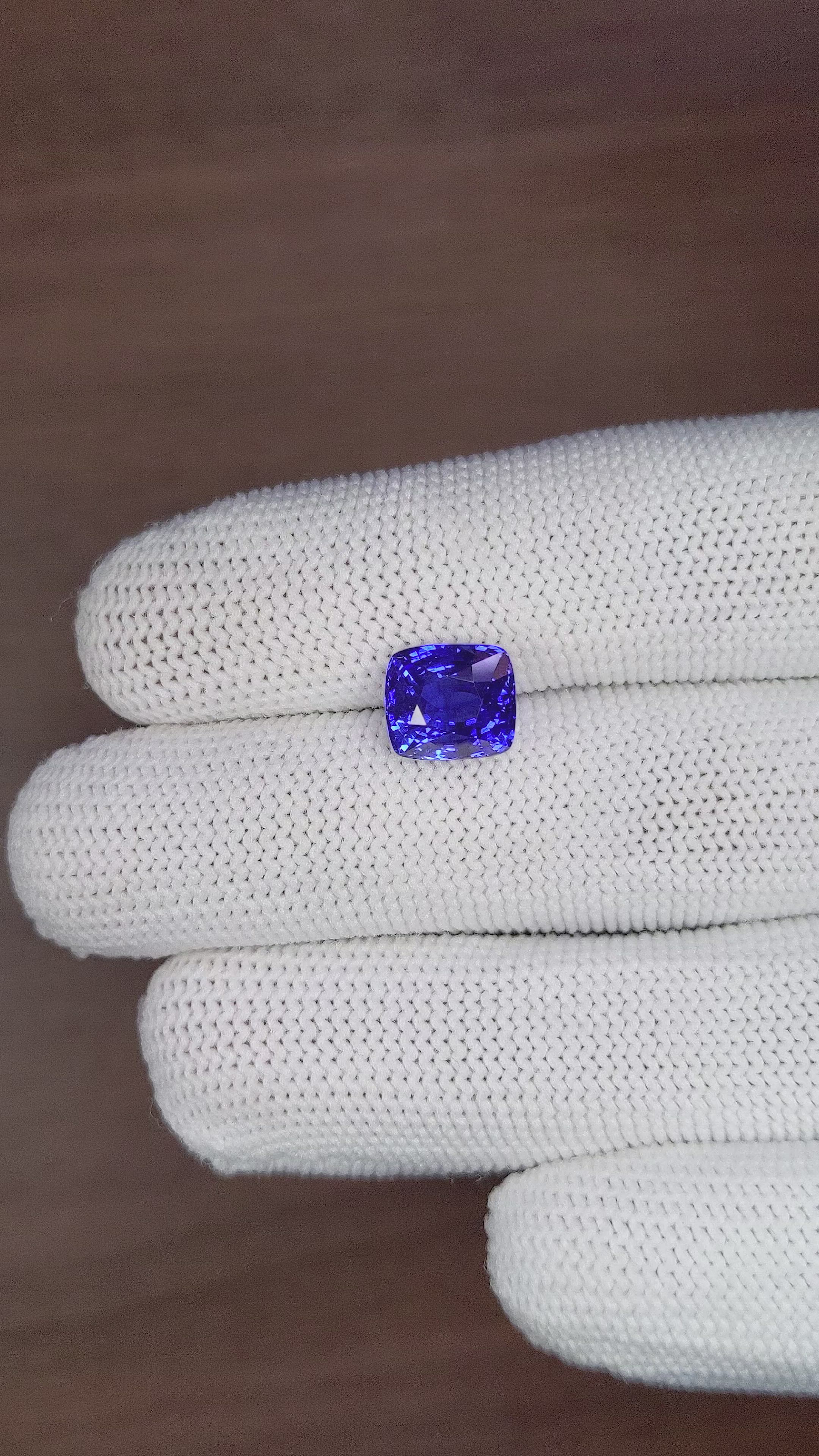 5.04 Ct. Blue Sapphire from Ceylon (Sri Lanka) Size Video
