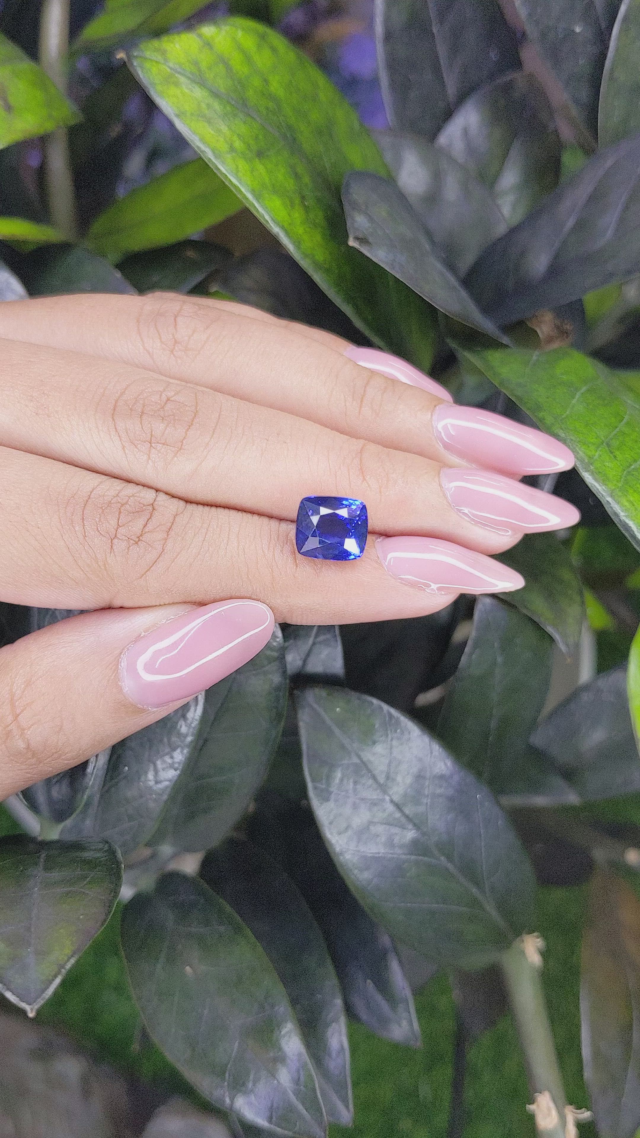 5.04 Ct. Blue Sapphire from Ceylon (Sri Lanka) Size Video