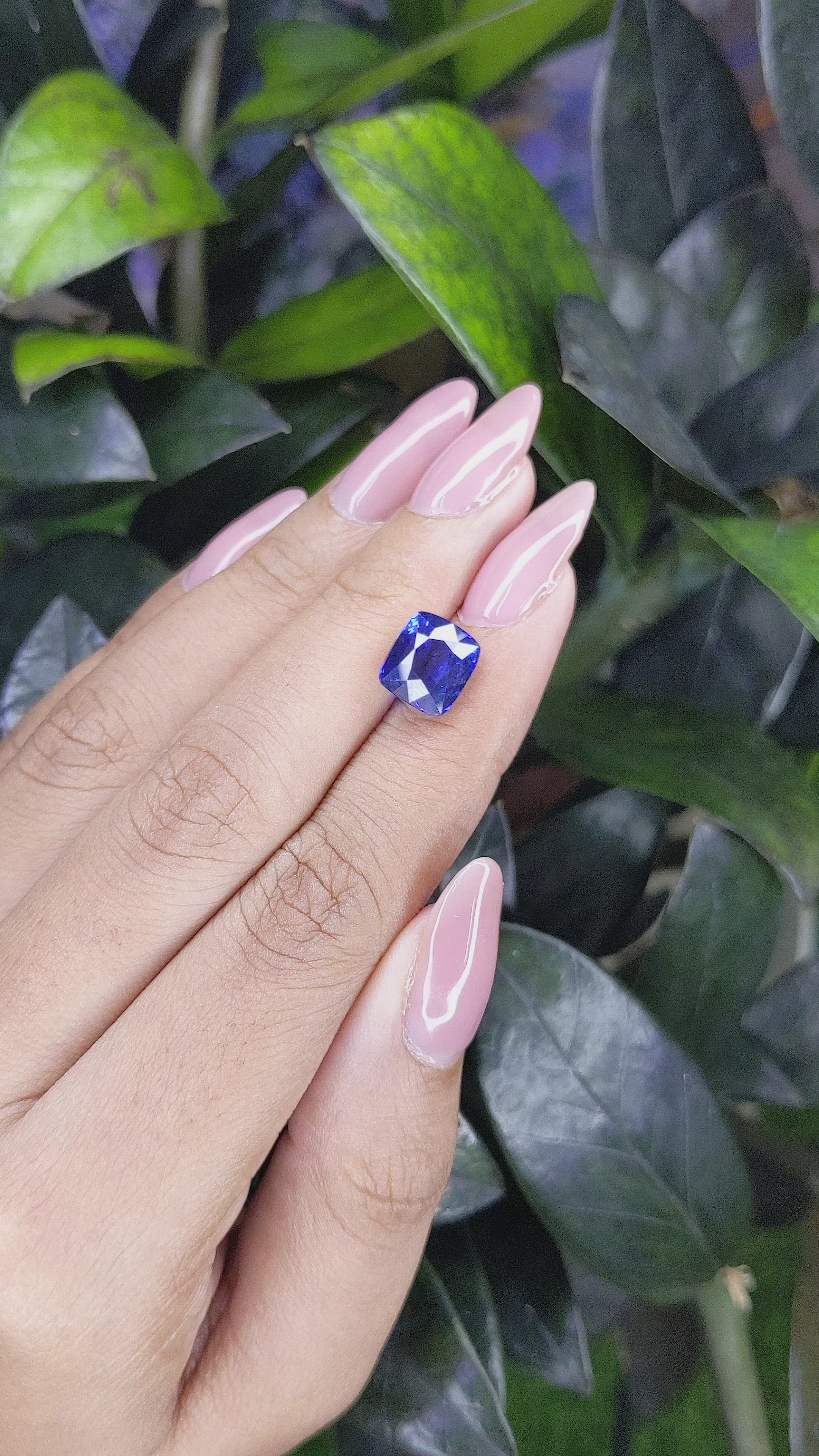 5.04 Ct. Blue Sapphire from Ceylon (Sri Lanka) Size Video