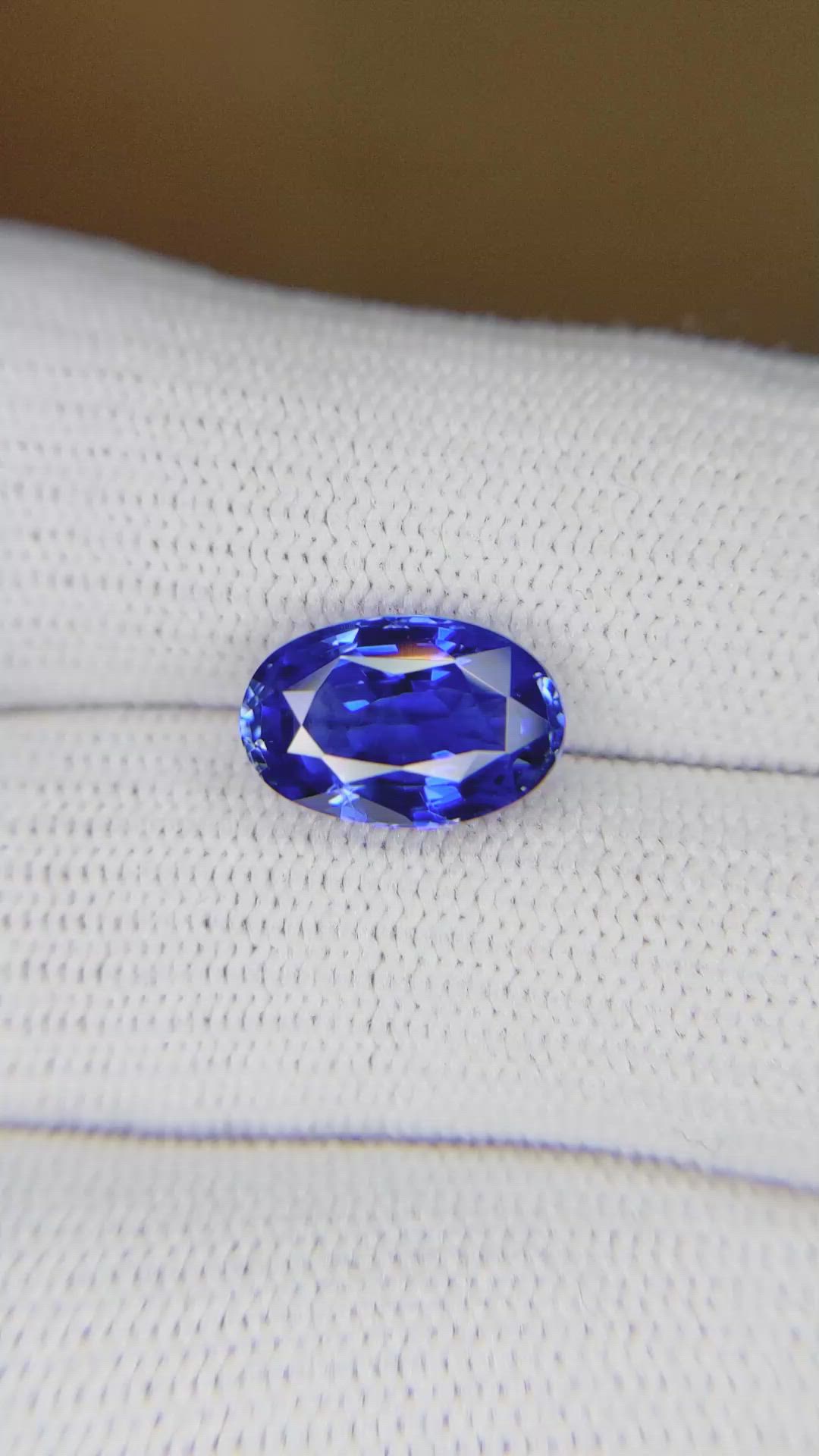 3.97 Ct. Blue Sapphire from Ceylon (Sri Lanka) Size Video