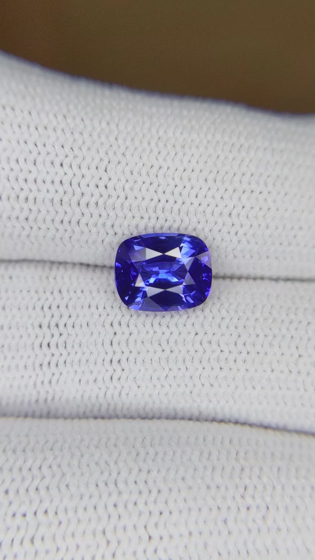 2.13 Ct. Blue Sapphire from Ceylon (Sri Lanka) Size Video