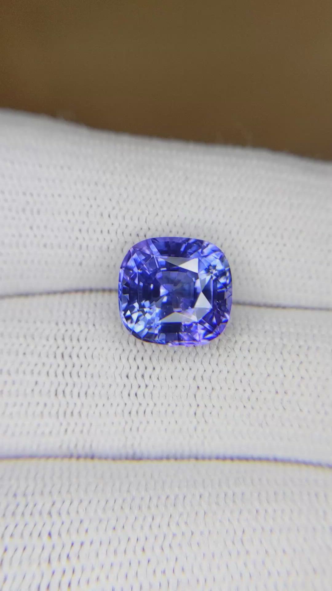 5.55 Ct. Blue Sapphire from Ceylon (Sri Lanka) Size Video