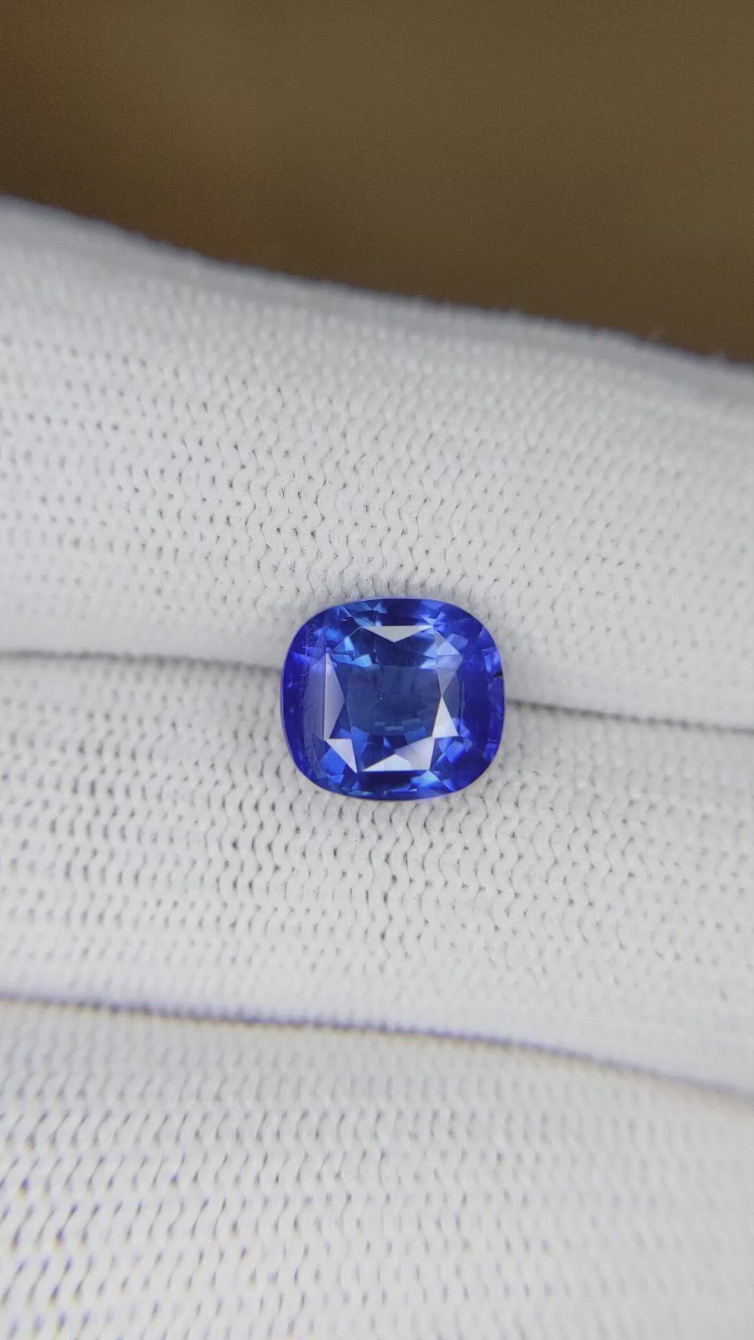 3.40 Ct. Blue Sapphire from Ceylon (Sri Lanka) Size Video