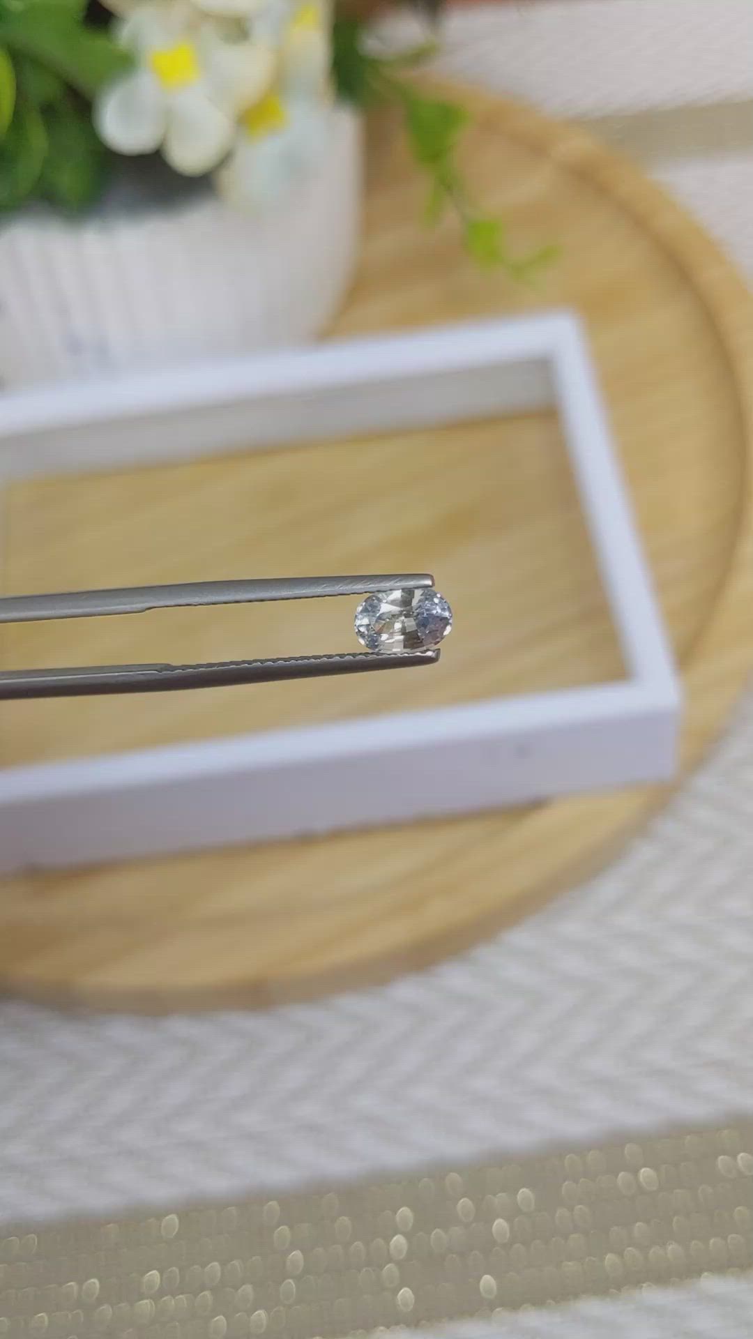 0.90 Ct. Bi Color Sapphire from Ceylon (Sri Lanka) Size Video