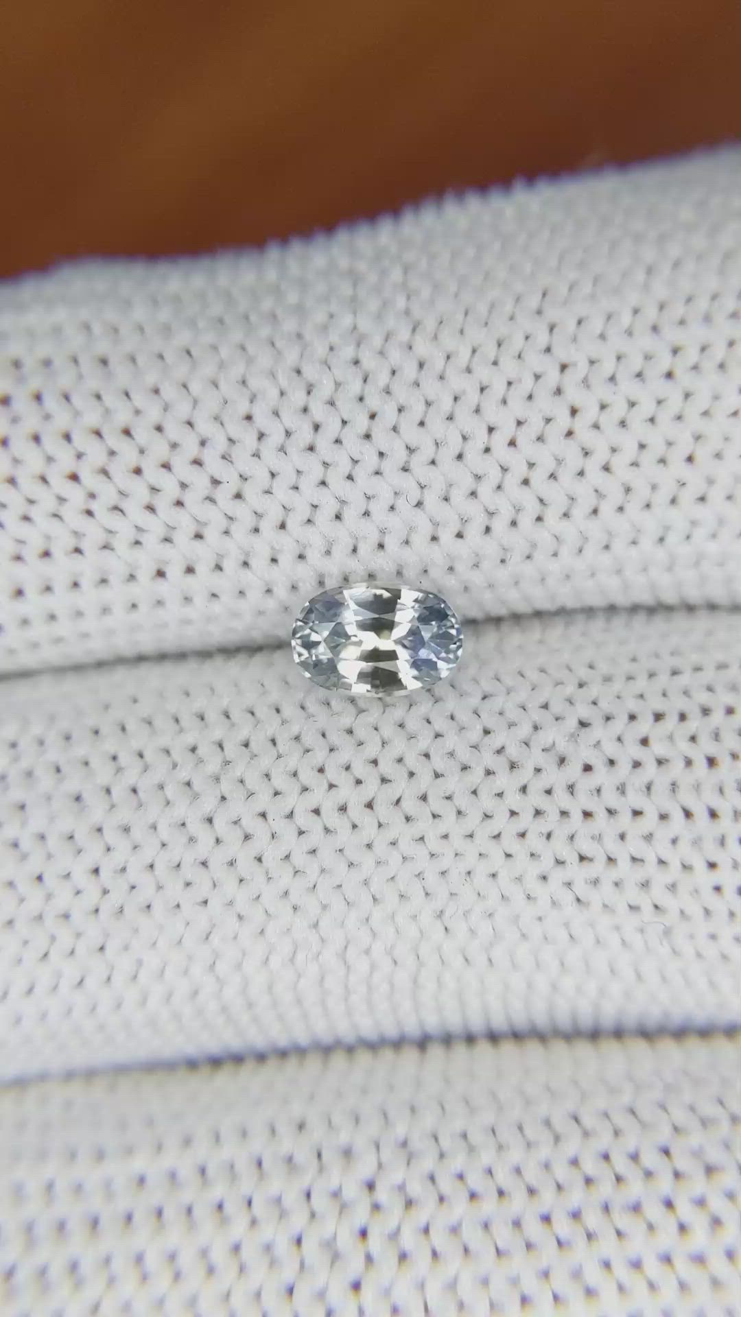 0.90 Ct. Bi Color Sapphire from Ceylon (Sri Lanka) Size Video