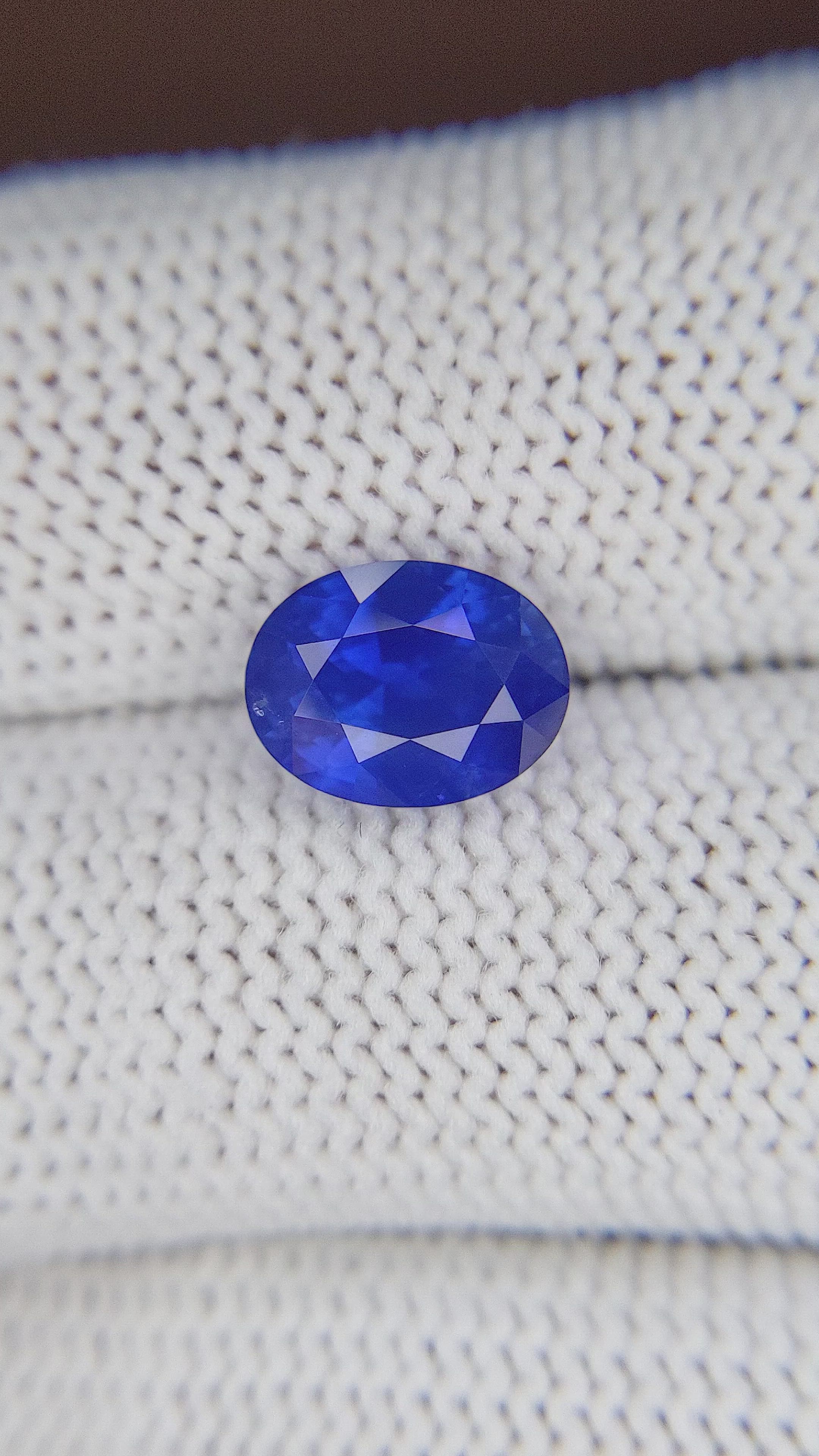 3.54 Ct. Blue Sapphire from Ceylon (Sri Lanka) Size Video