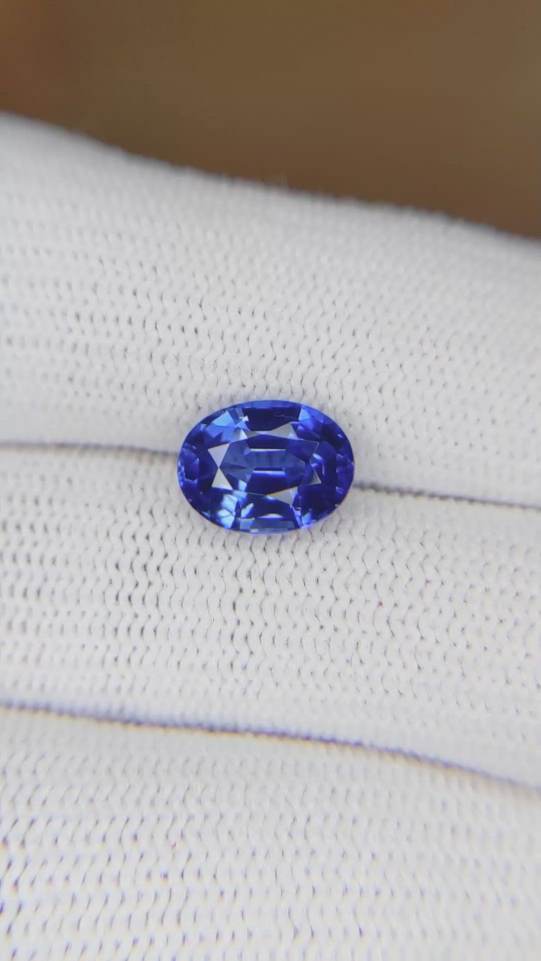 2.57 Ct. Blue Sapphire from Ceylon (Sri Lanka) Size Video