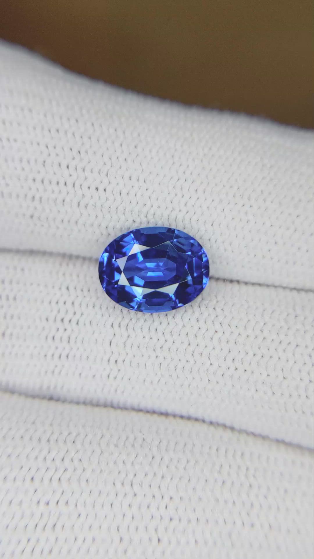 2.93 Ct. Blue Sapphire from Ceylon (Sri Lanka) Size Video