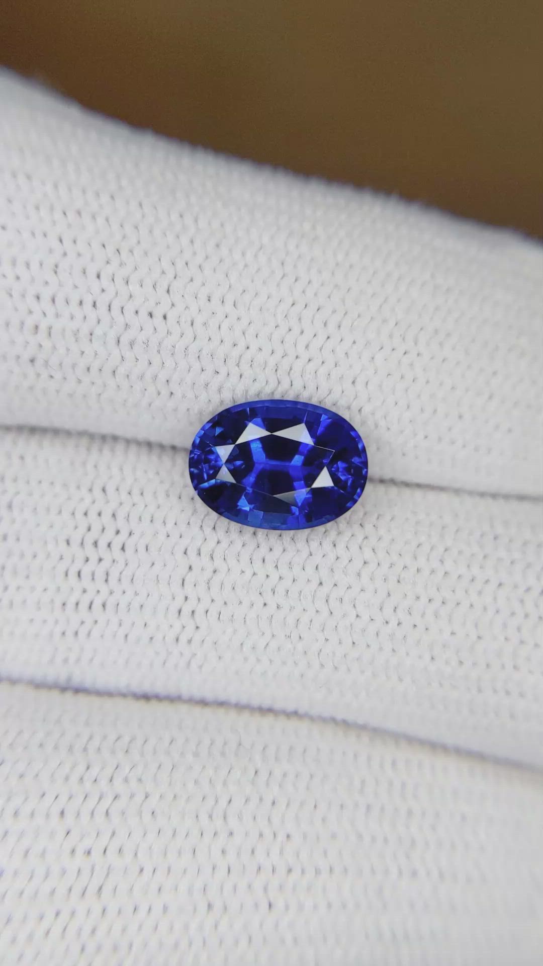 2.51 Ct. Blue Sapphire from Ceylon (Sri Lanka) Size Video