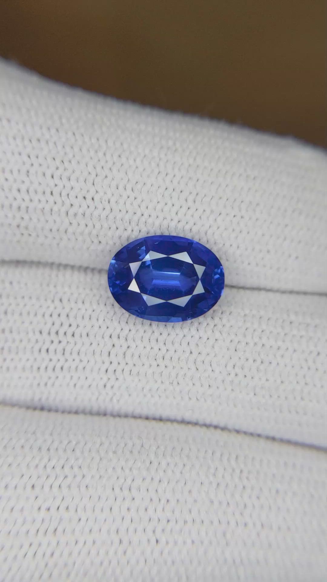 3.59 Ct. Blue Sapphire from Ceylon (Sri Lanka) Size Video