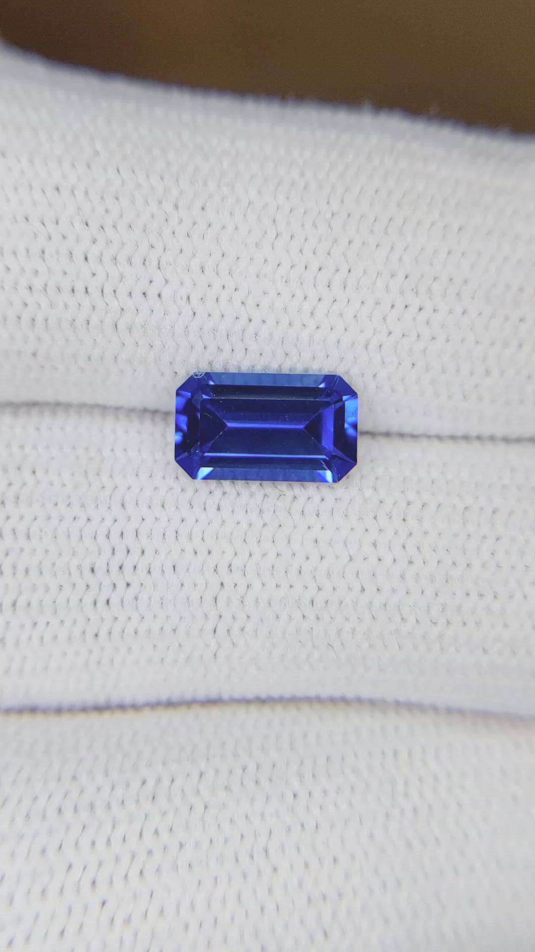 1.57 Ct. Blue Sapphire from Ceylon (Sri Lanka) Size Video