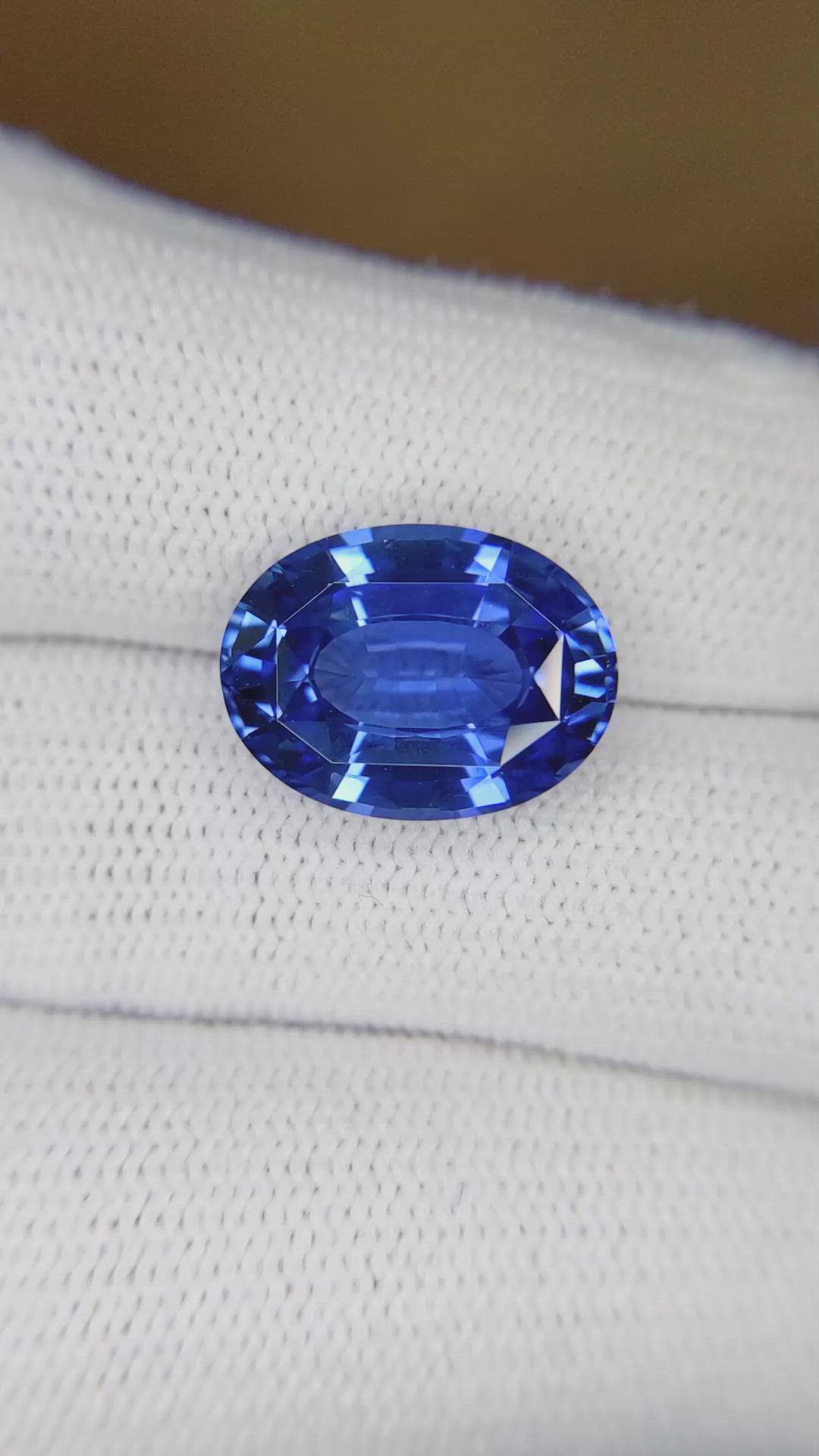 7.70 Ct. Blue Sapphire from Ceylon (Sri Lanka) Size Video