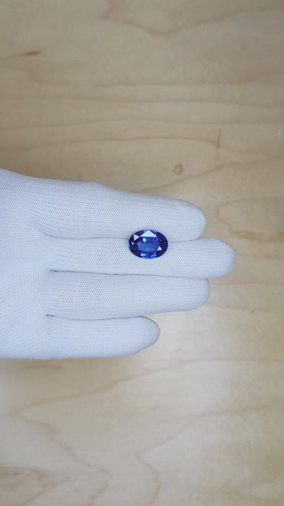 7.70 Ct. Blue Sapphire from Ceylon (Sri Lanka) Size Video