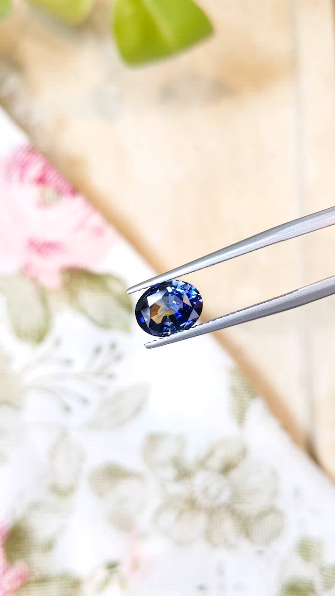 2.20 Ct. Bi Color Sapphire from Ceylon (Sri Lanka) Size Video